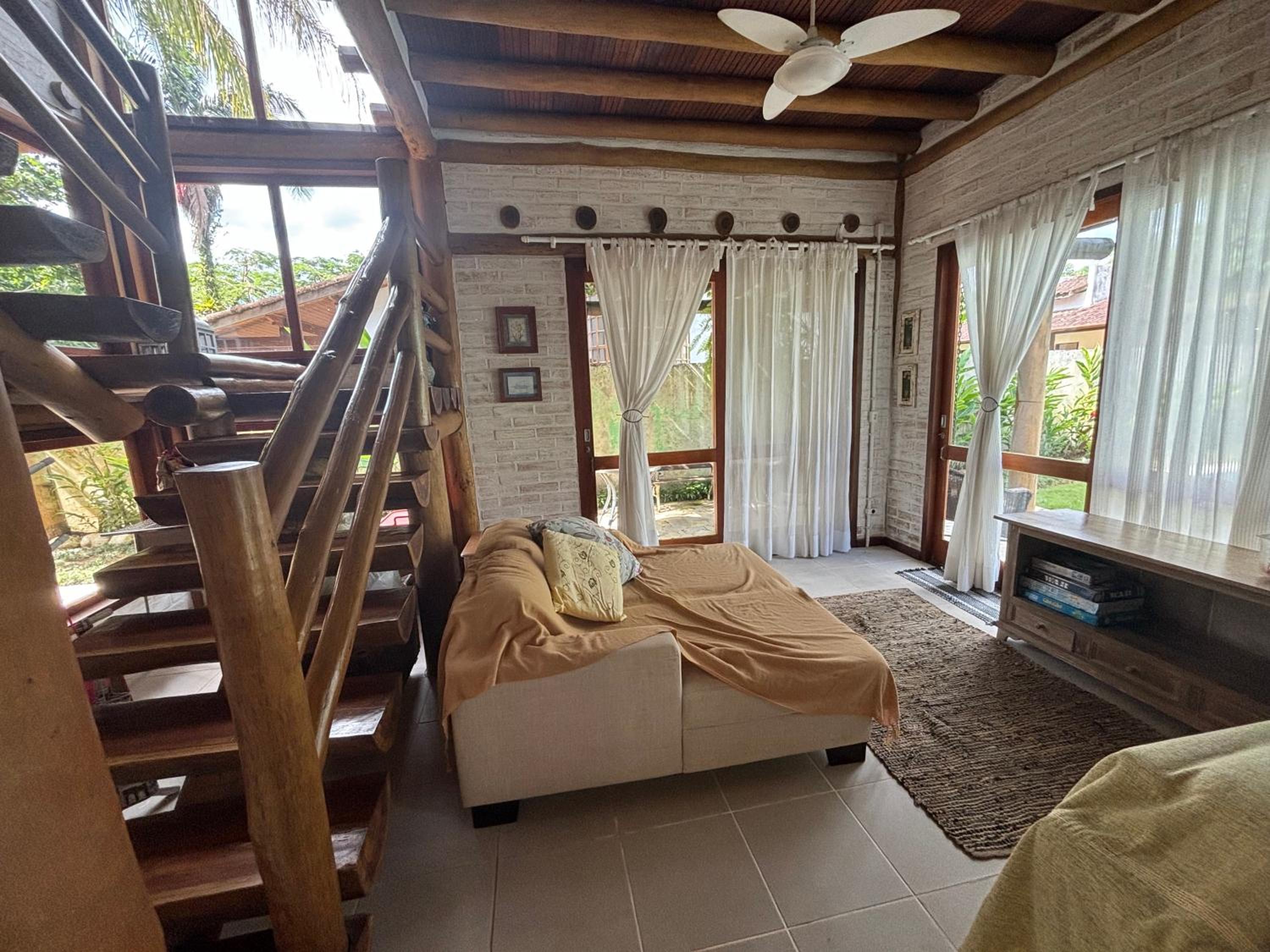 Casa com Piscina, Barra do Una.