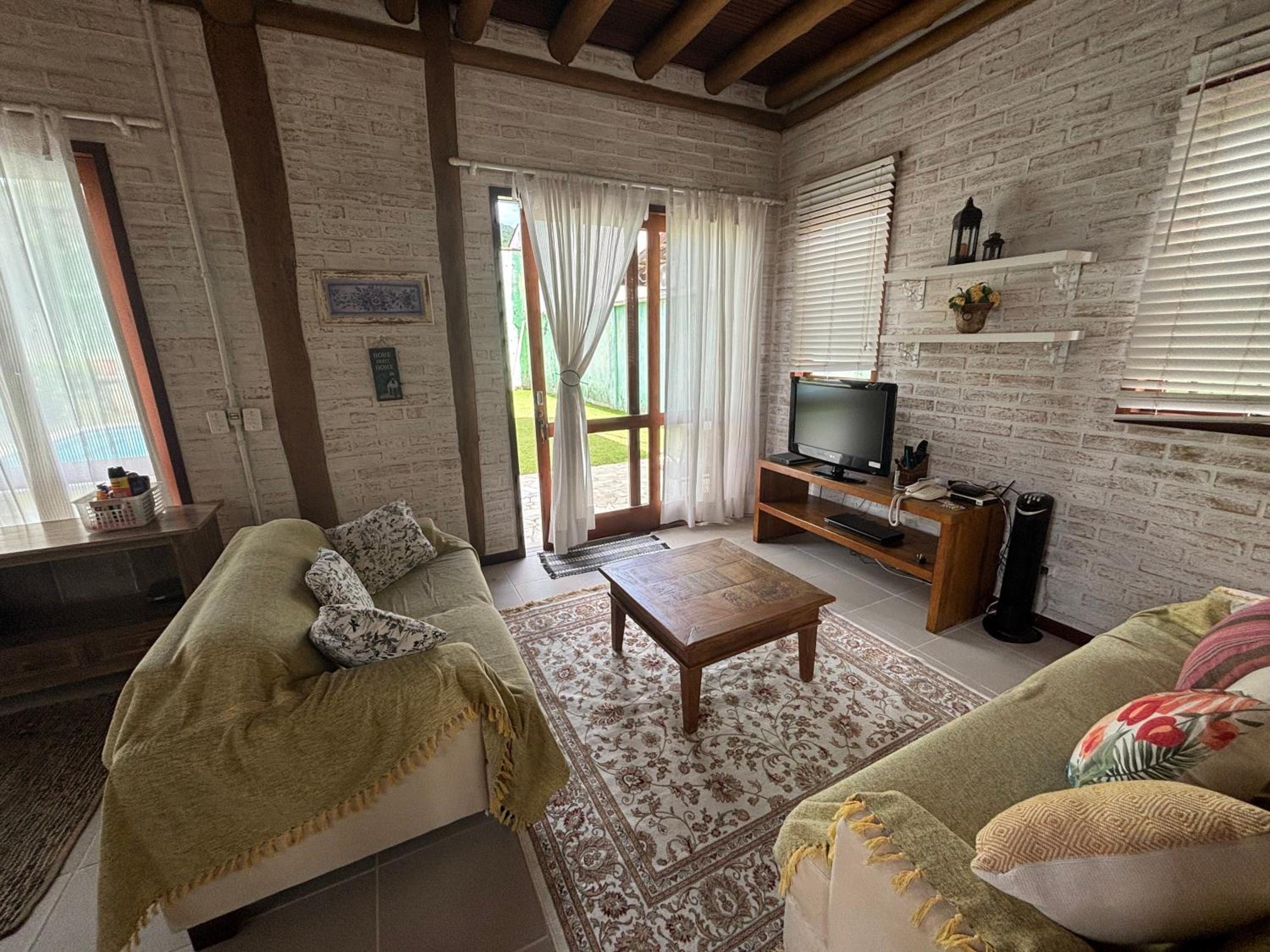 Casa com Piscina, Barra do Una.