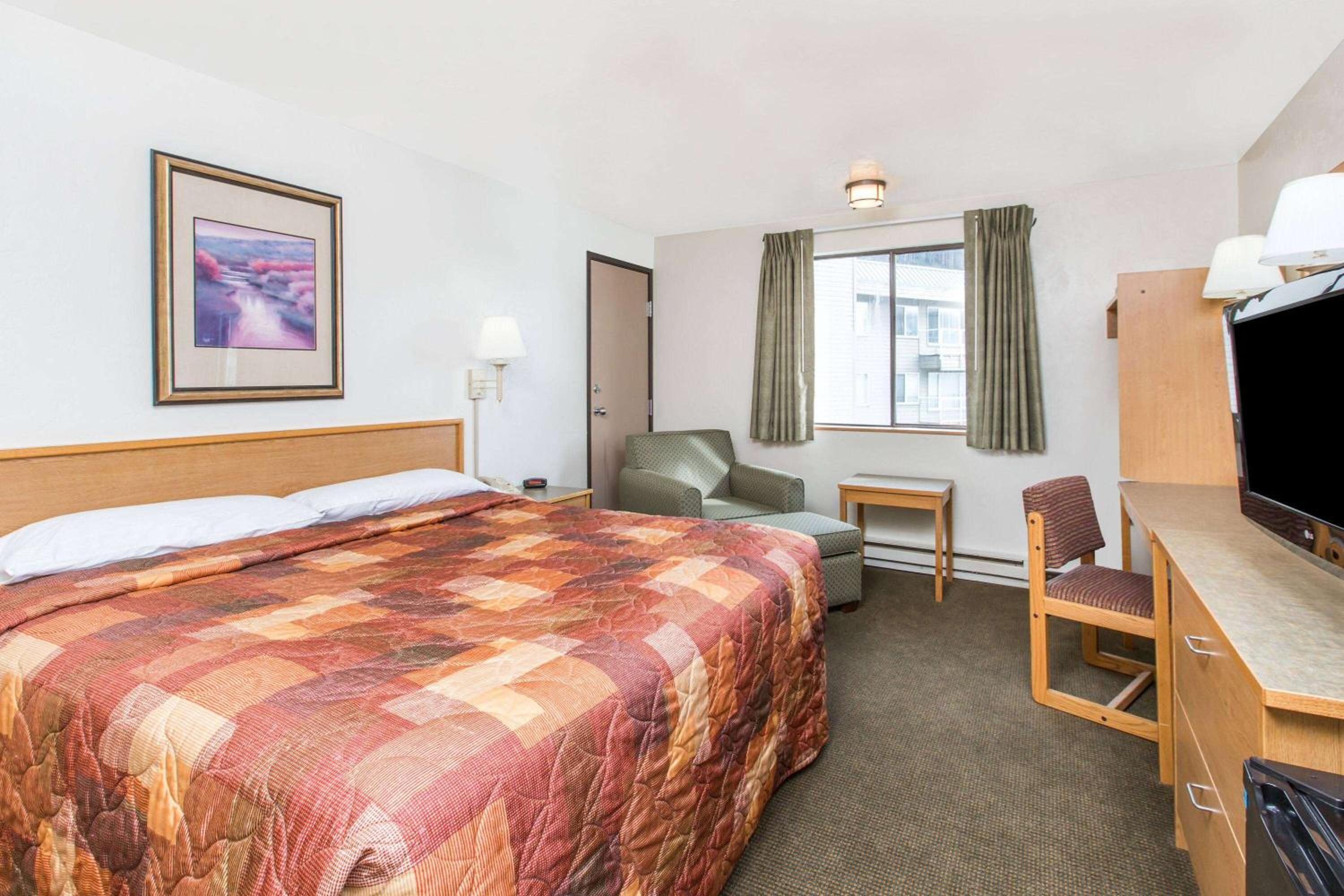 Ketchikan Vacations - Super 8 by Wyndham Ketchikan - Property Image 3