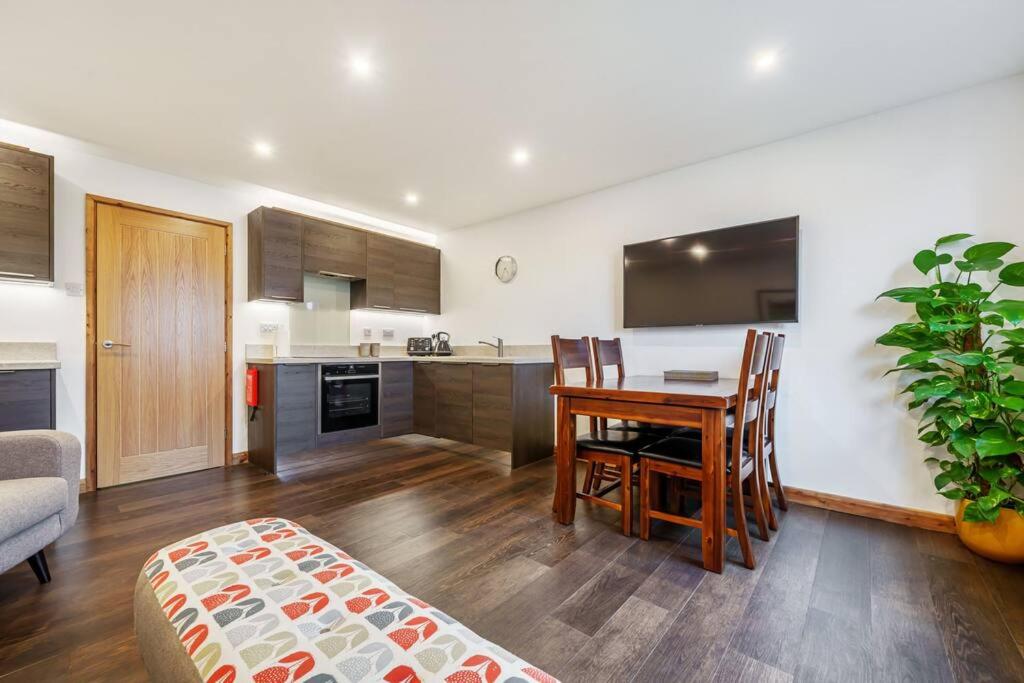 Modern Bowness-on-Windermere Flat - Free Parking view 2