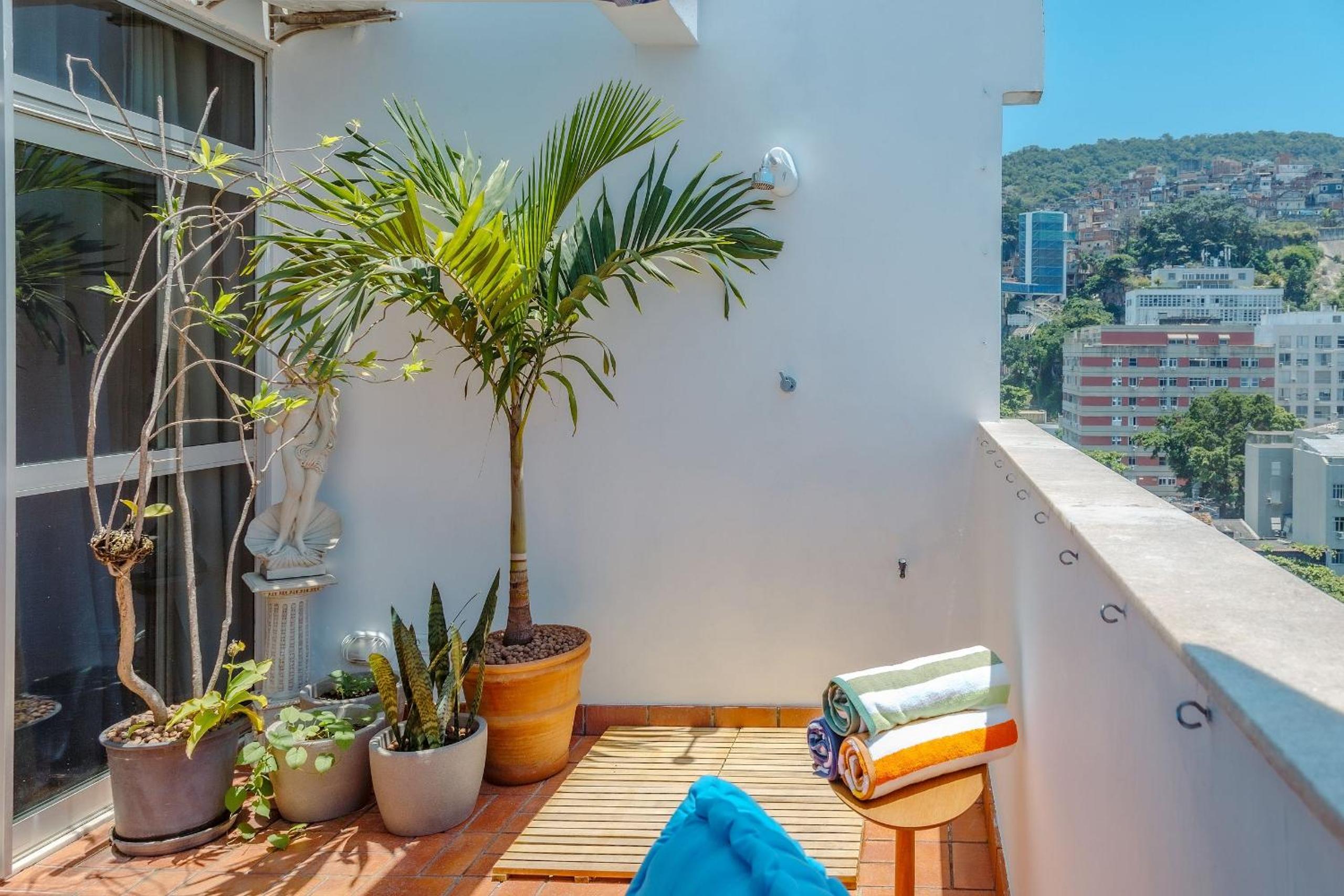 Linda cobertura de 2 quartos a 100 m da Praia
