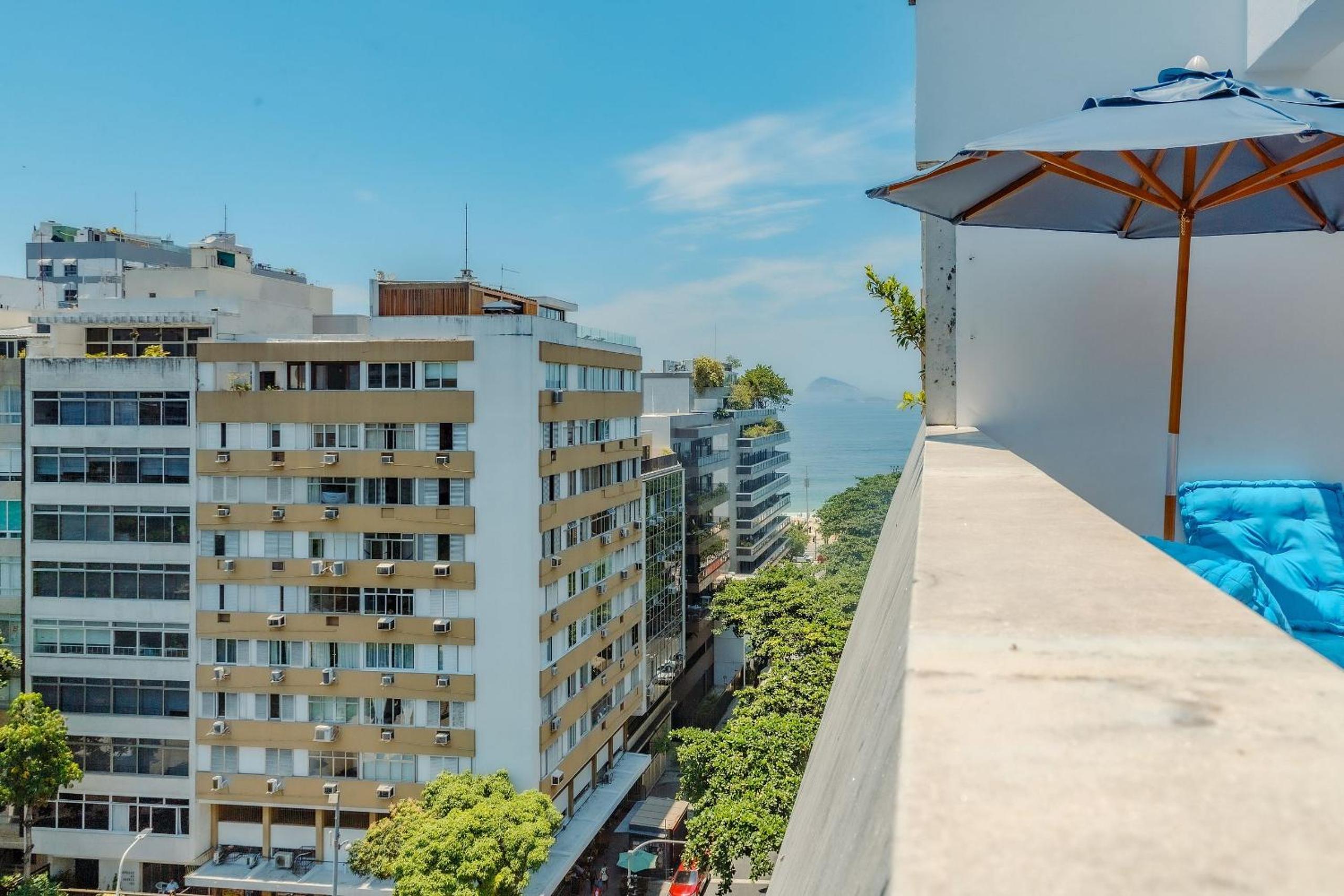 Linda cobertura de 2 quartos a 100 m da Praia