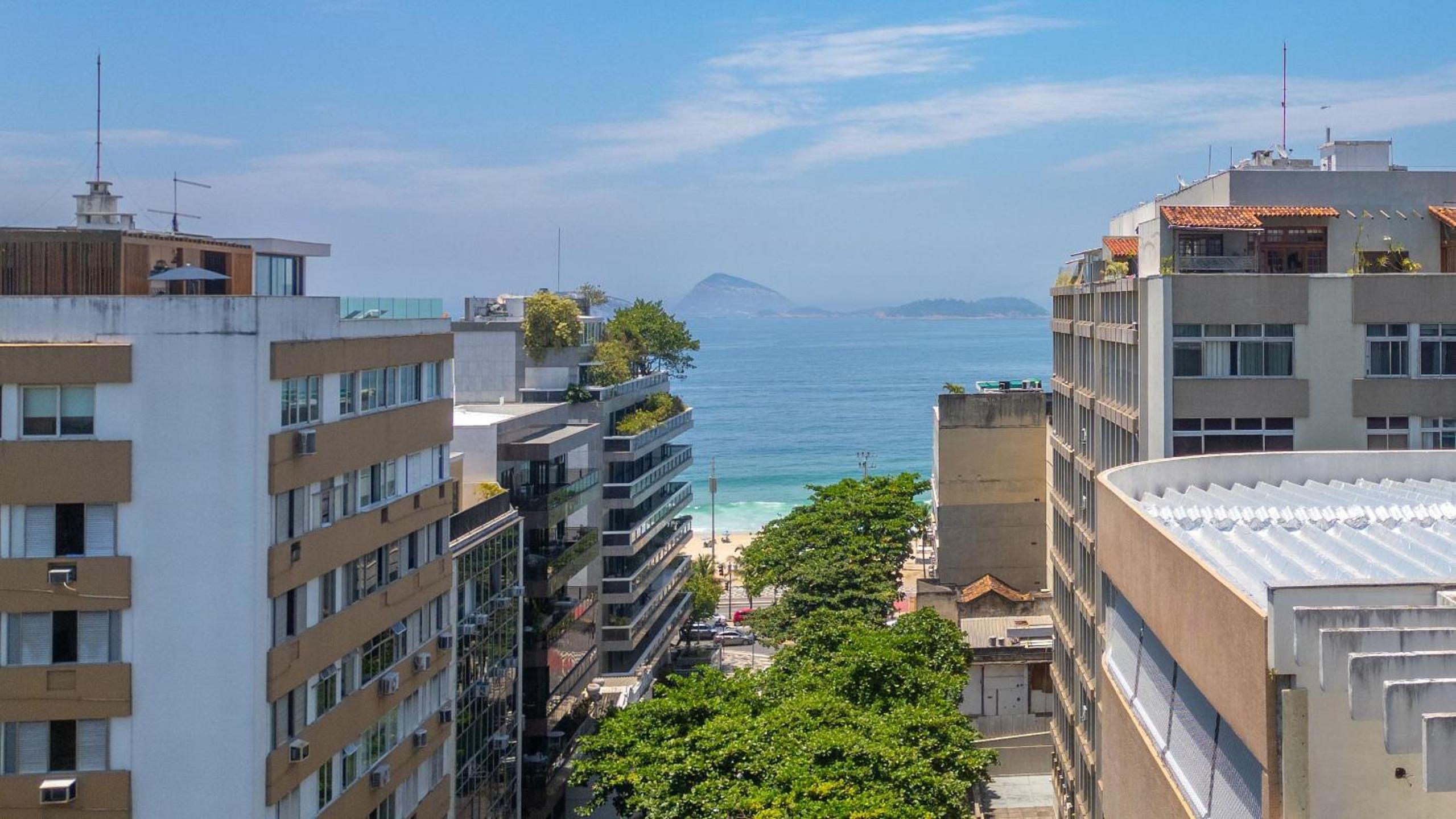 Linda cobertura de 2 quartos a 100 m da Praia