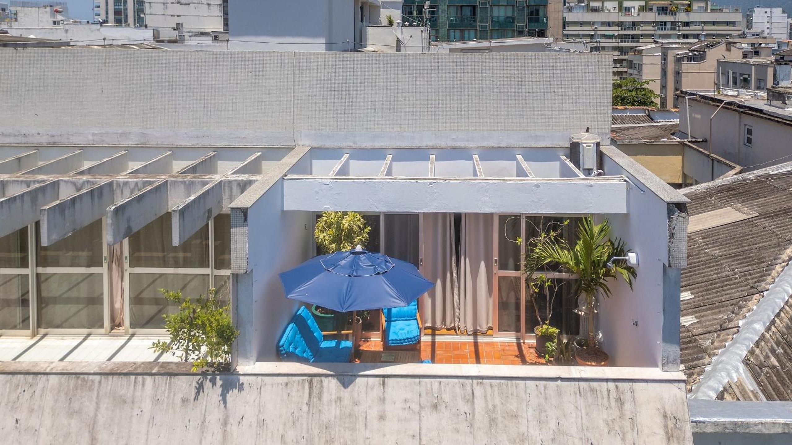 Linda cobertura de 2 quartos a 100 m da Praia