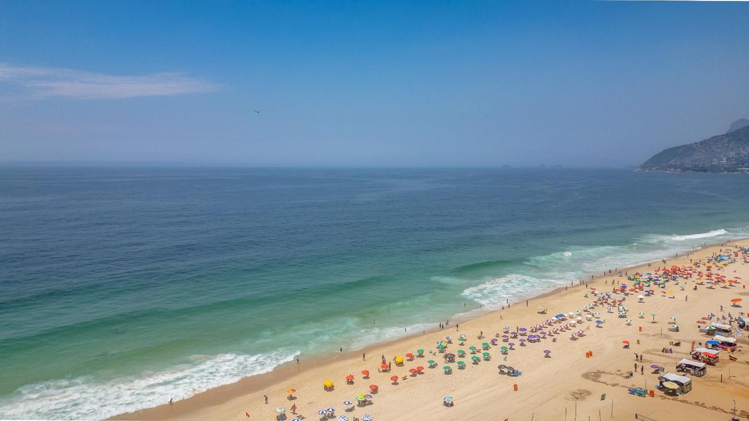 Linda cobertura de 2 quartos a 100 m da Praia