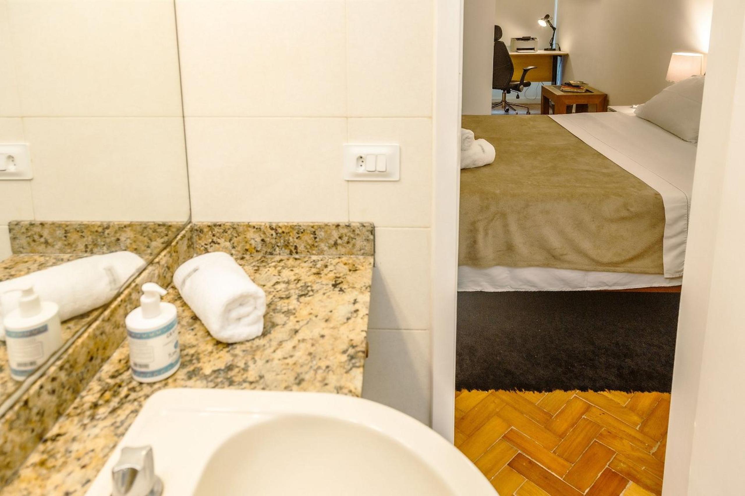 Linda cobertura de 2 quartos a 100 m da Praia