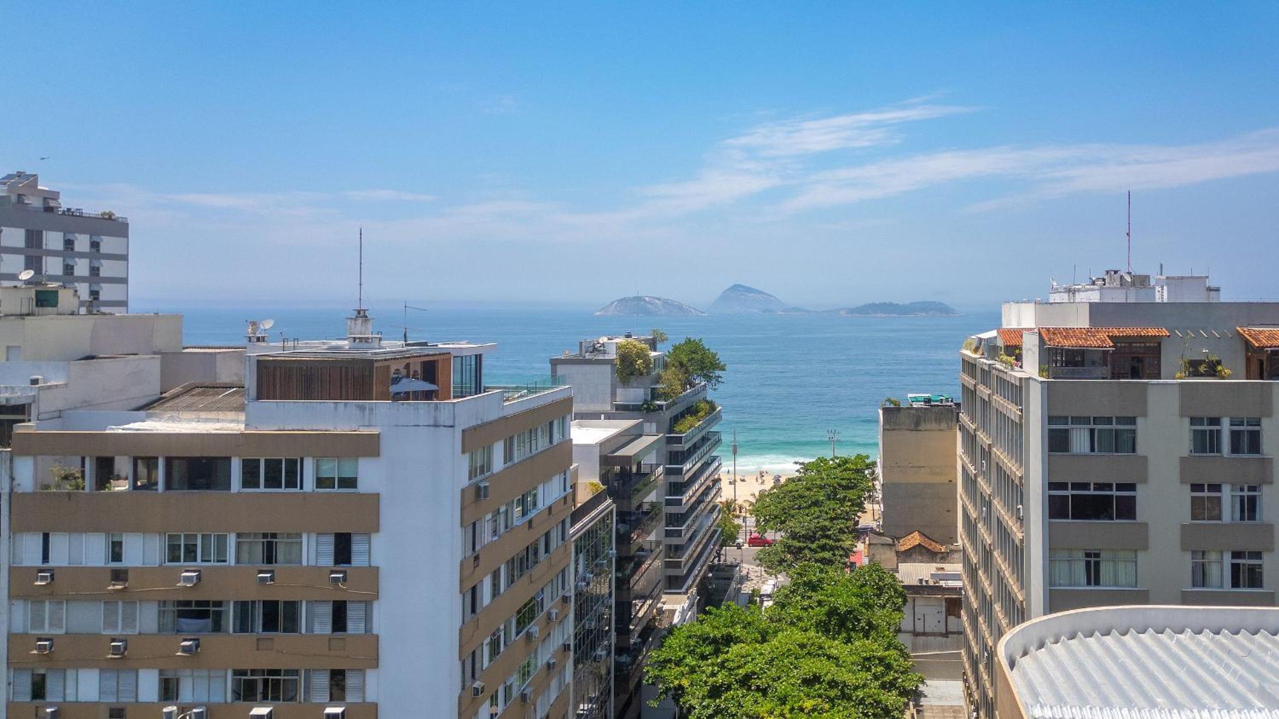Linda cobertura de 2 quartos a 100 m da Praia