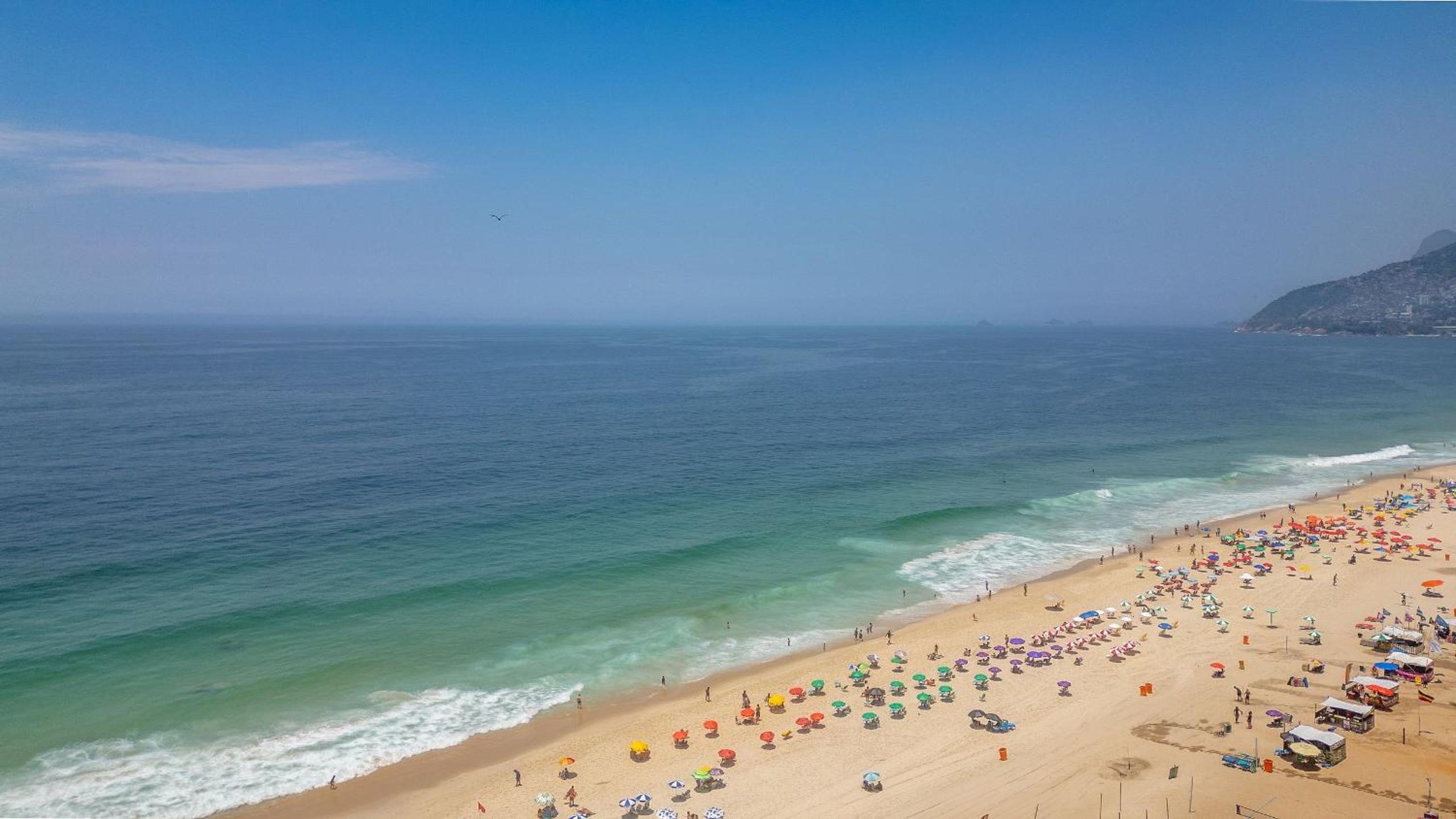 Linda cobertura de 2 quartos a 100 m da Praia