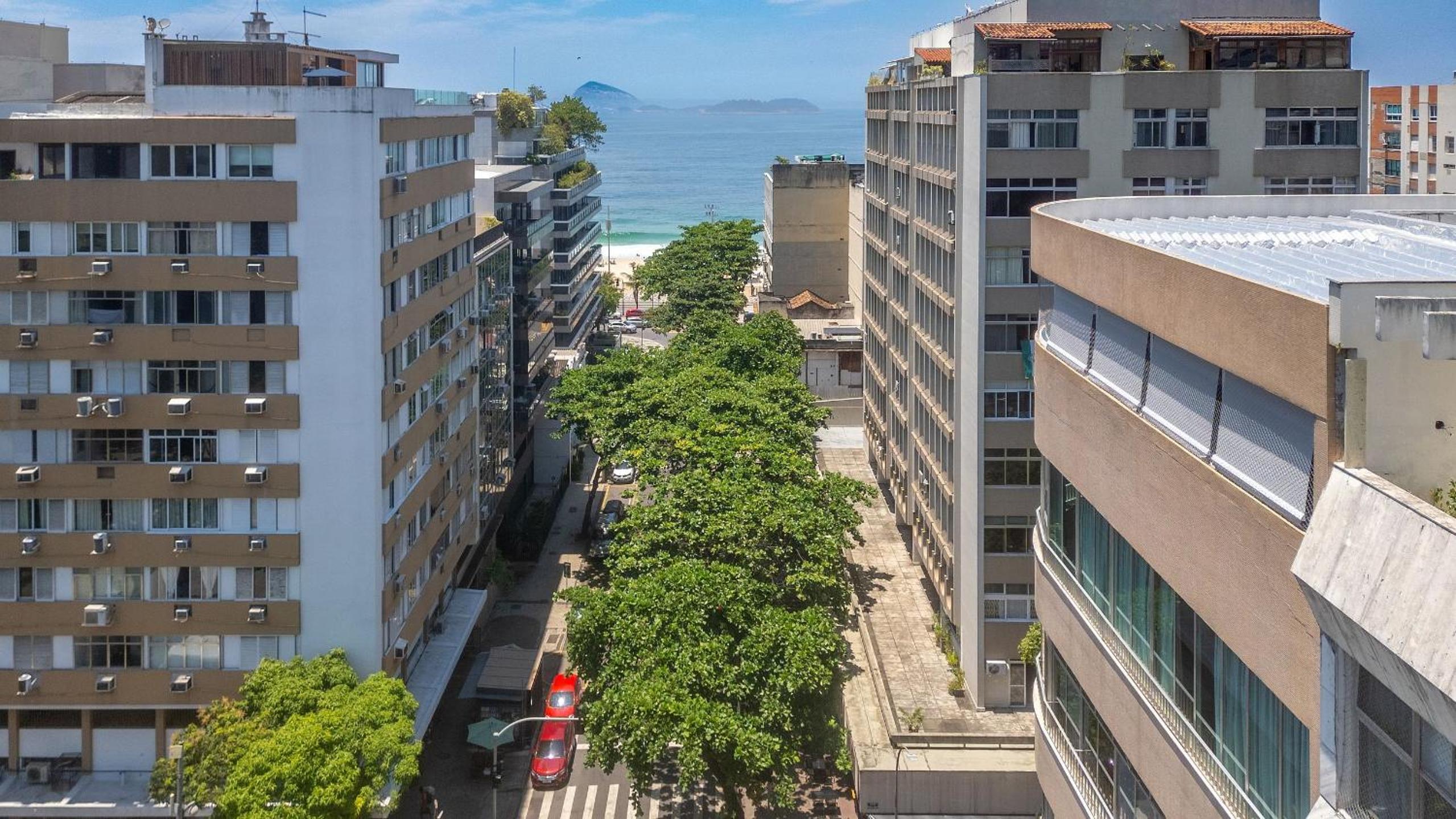 Linda cobertura de 2 quartos a 100 m da Praia