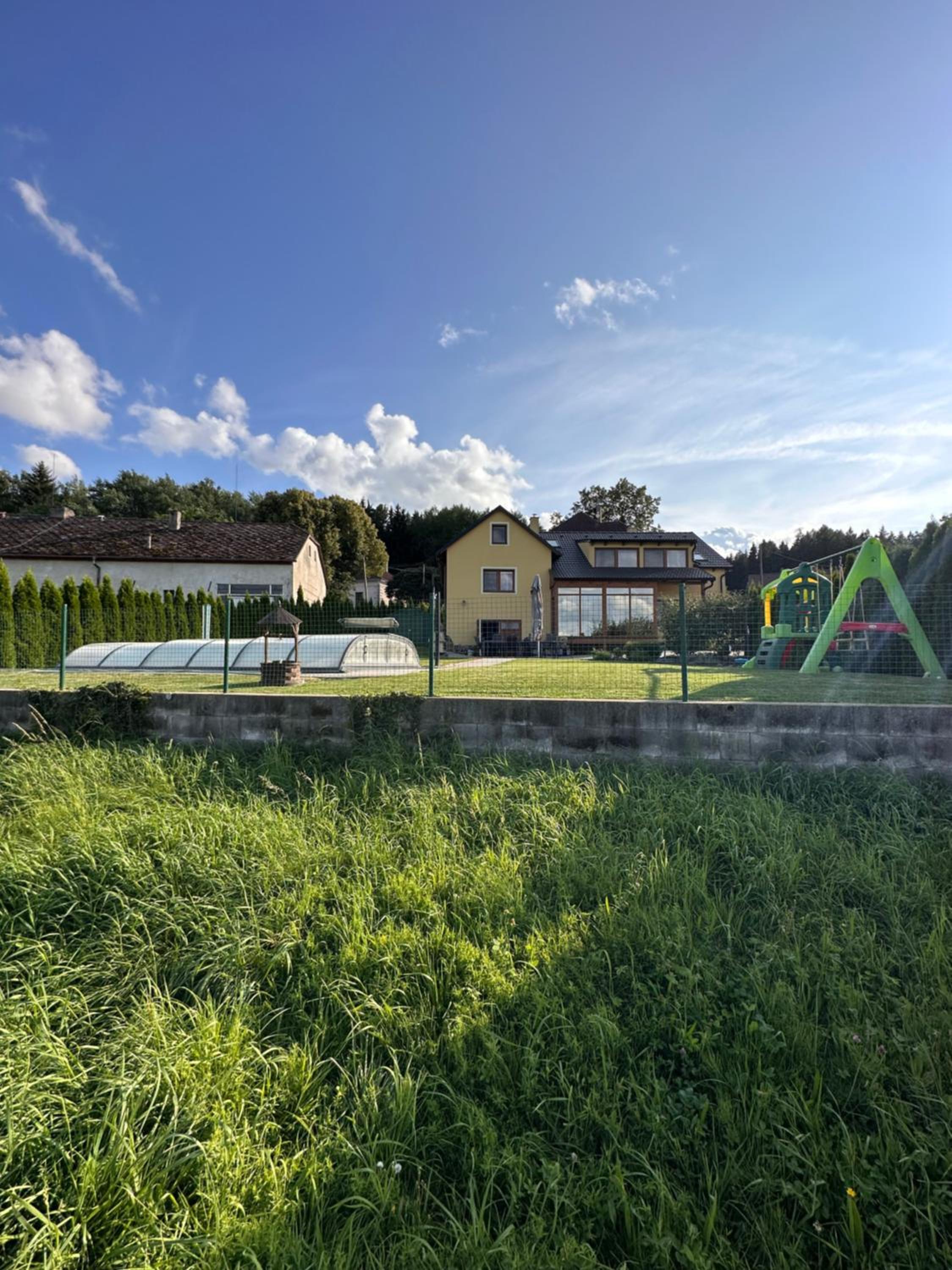 Vila v Brdech s bazénem, infra saunou a vybavením