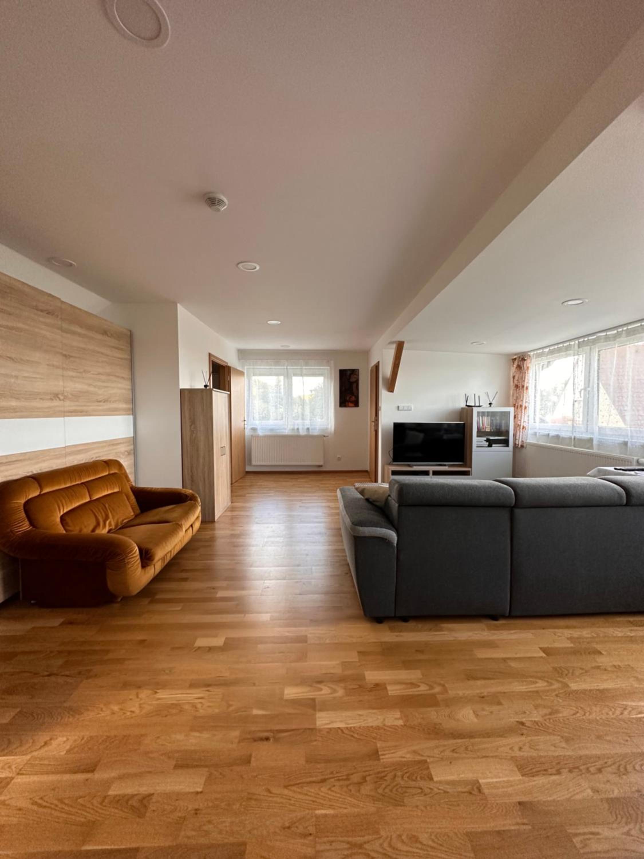 Vila v Brdech s bazénem, infra saunou a vybavením