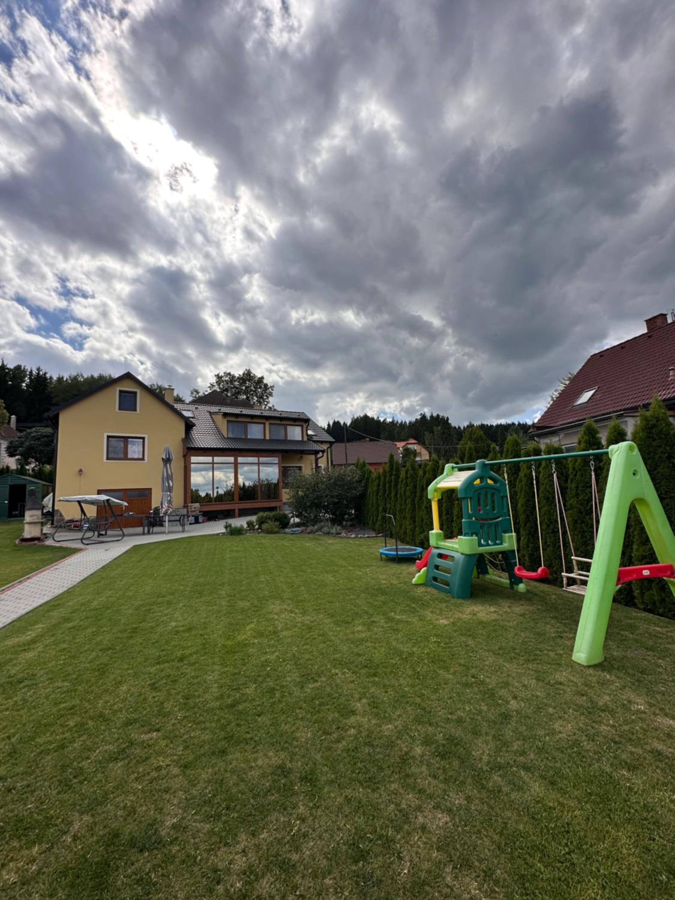 Vila v Brdech s bazénem, infra saunou a vybavením
