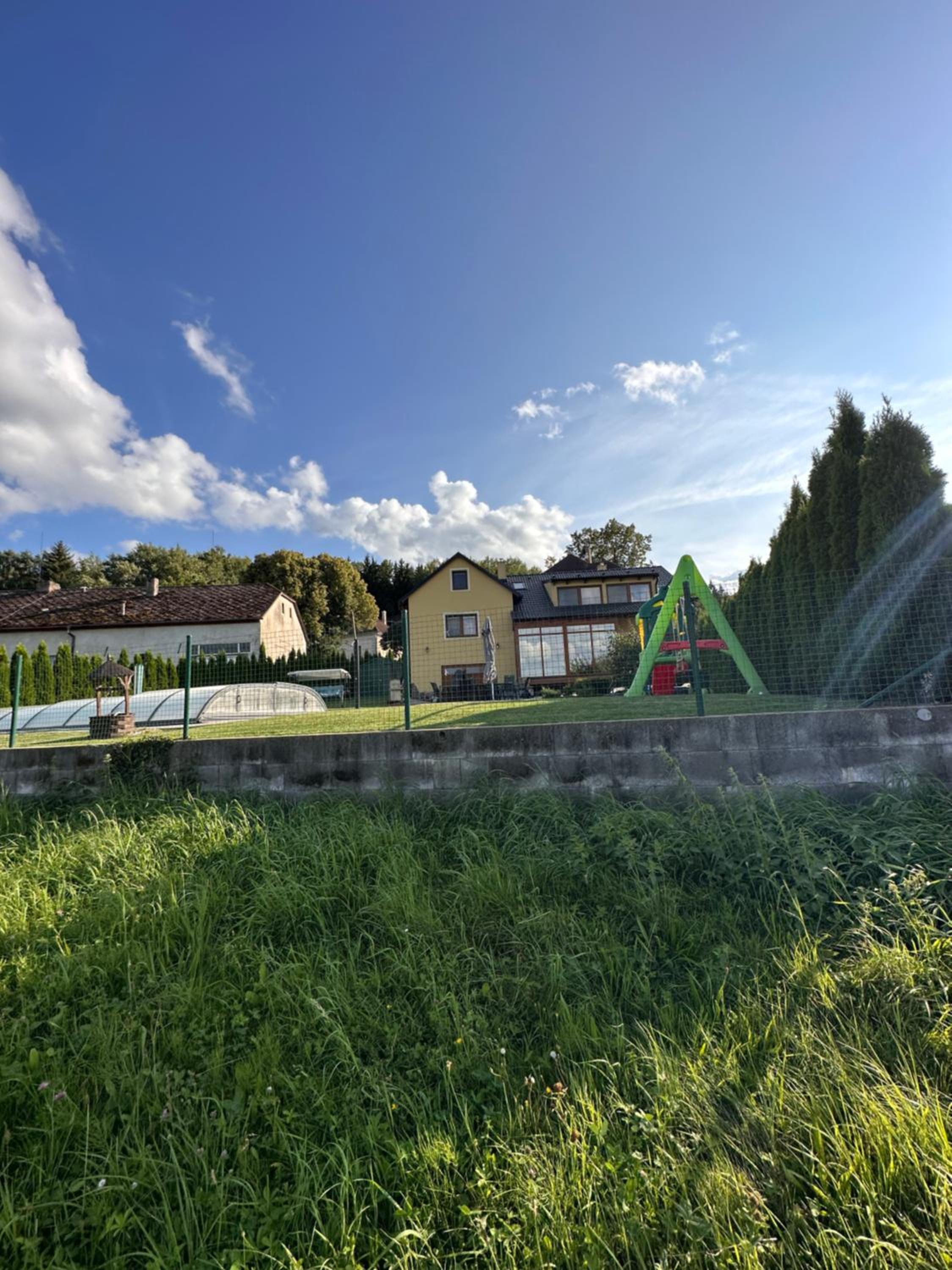 Vila v Brdech s bazénem, infra saunou a vybavením
