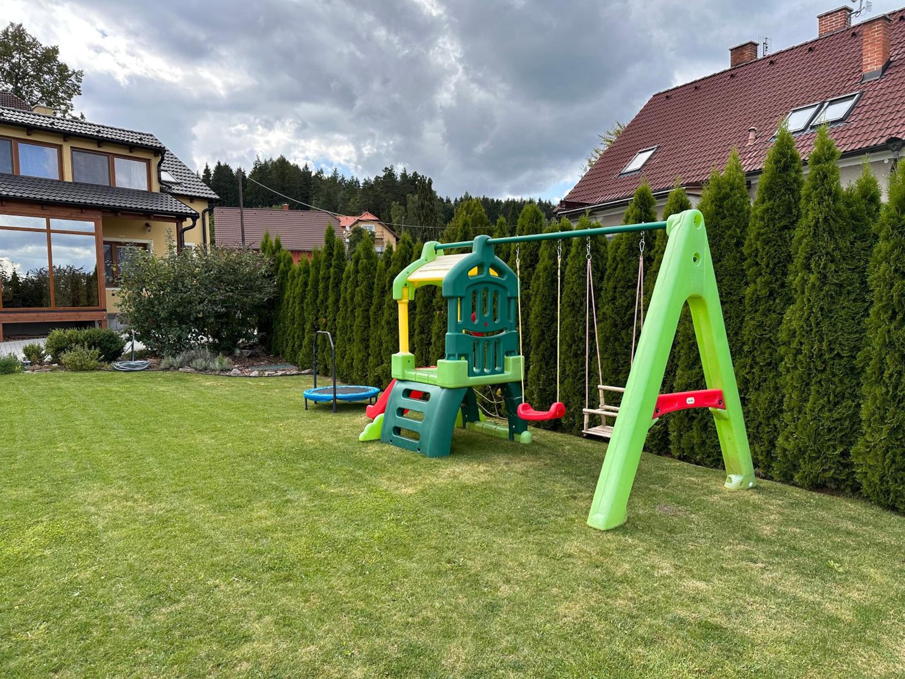 Vila v Brdech s bazénem, infra saunou a vybavením