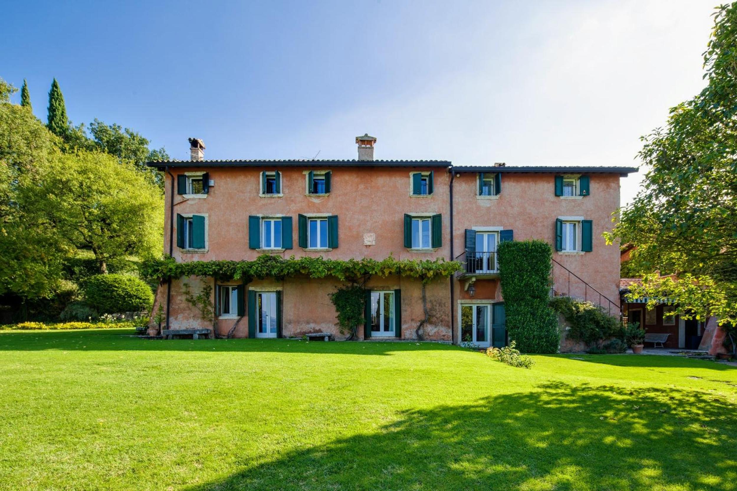 Casa Capitani by VacaVilla view 3