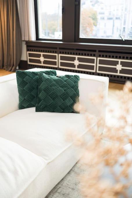 City Luxury: 3BR, Prime Location