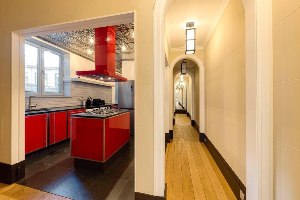 City Luxury: 3BR, Prime Location