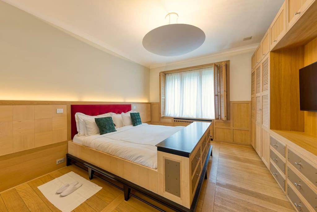 City Luxury: 3BR, Prime Location