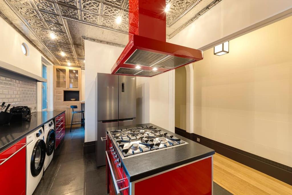 City Luxury: 3BR, Prime Location