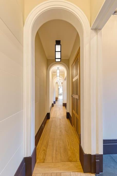 City Luxury: 3BR, Prime Location
