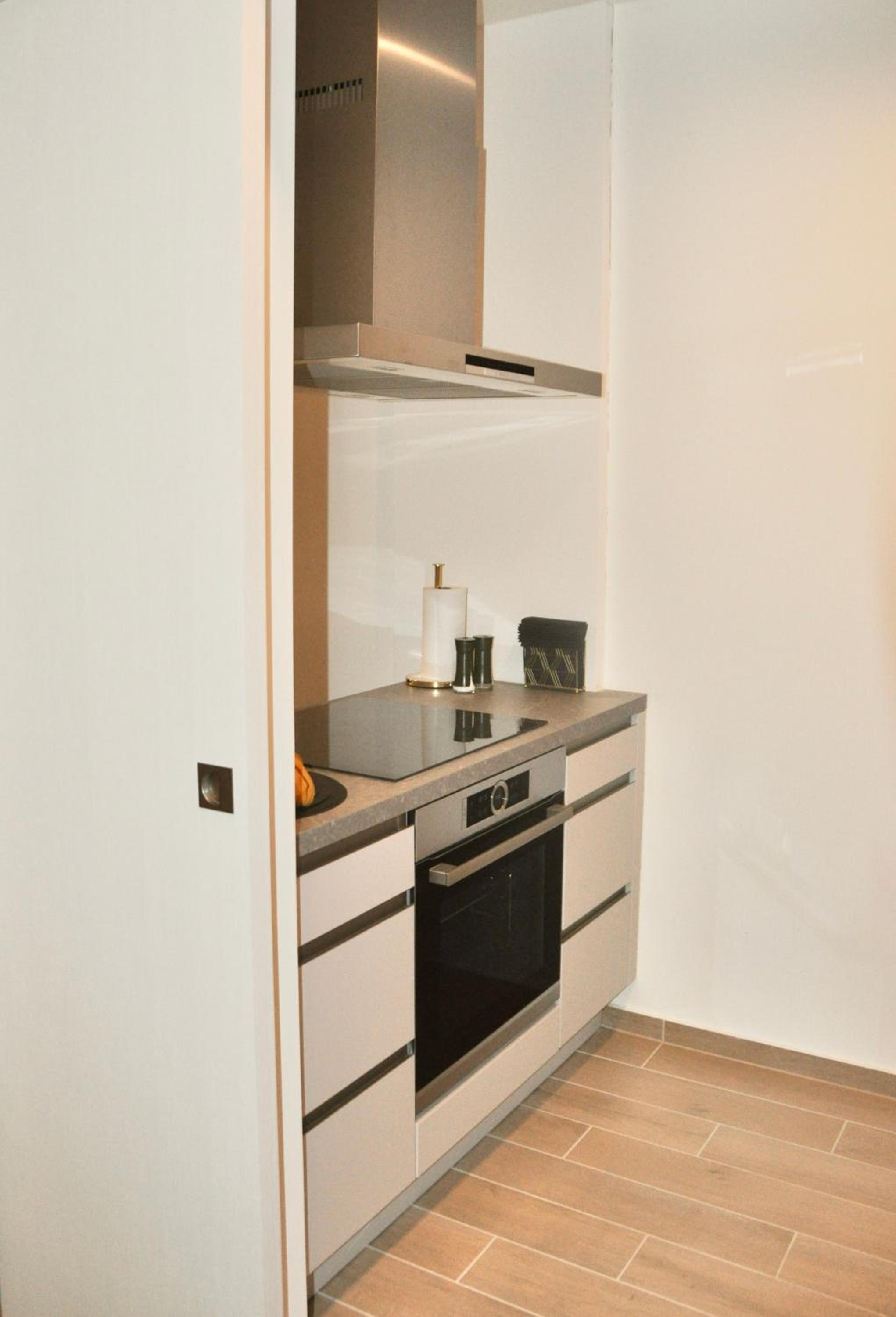 Emerald Residence Luxury Apartments view 2