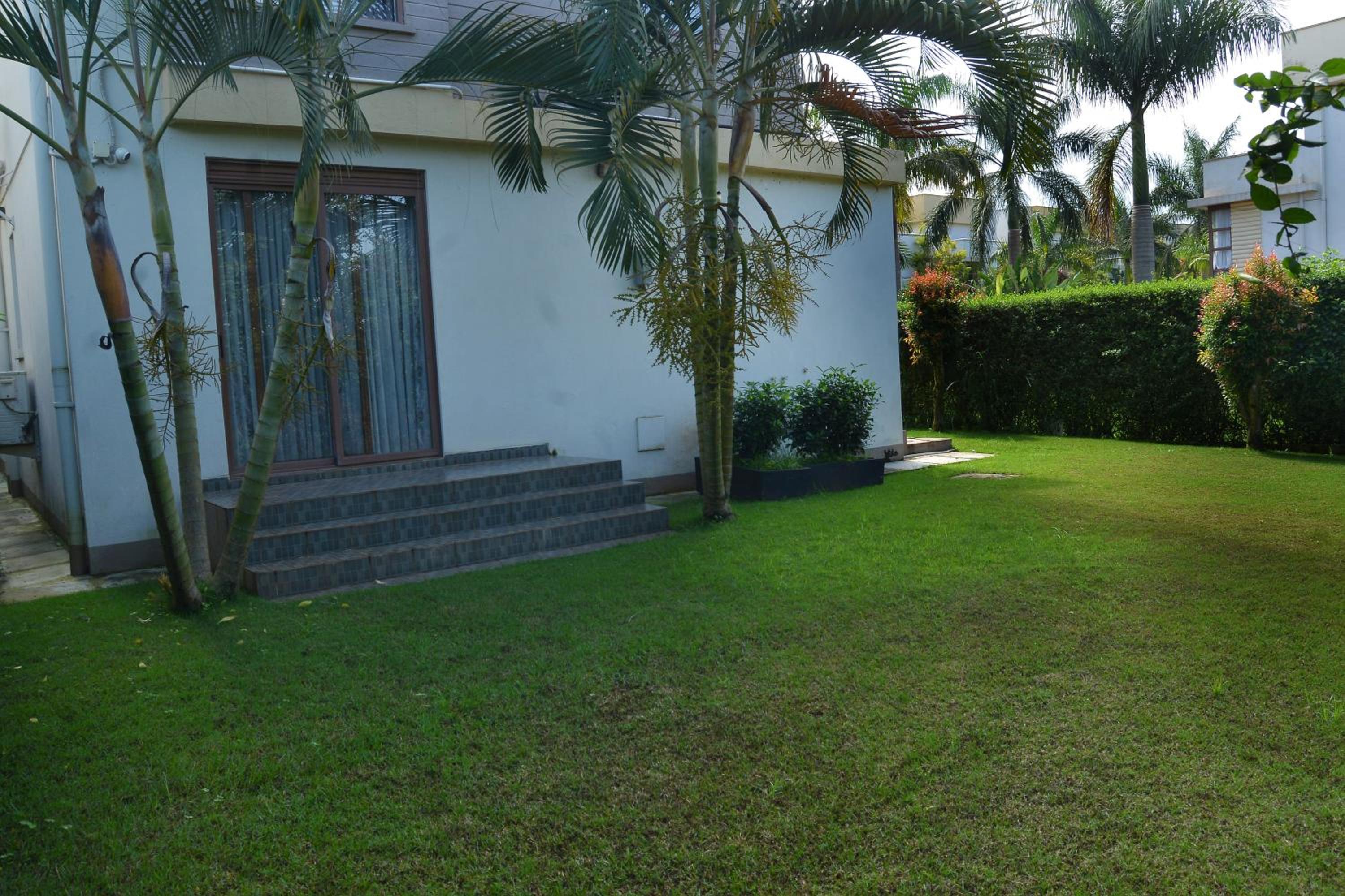 Contemporary Villa, Butabika, Kampala view 5