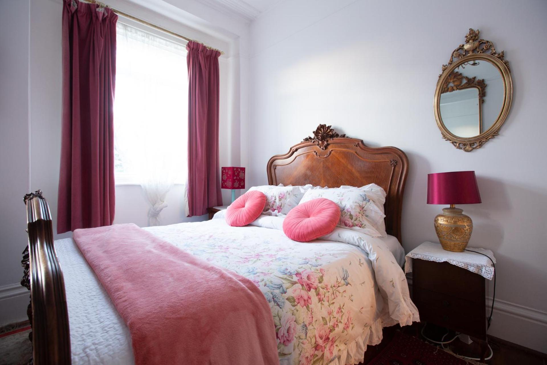 Dawson Place, Juliette's Bed and Breakfast
