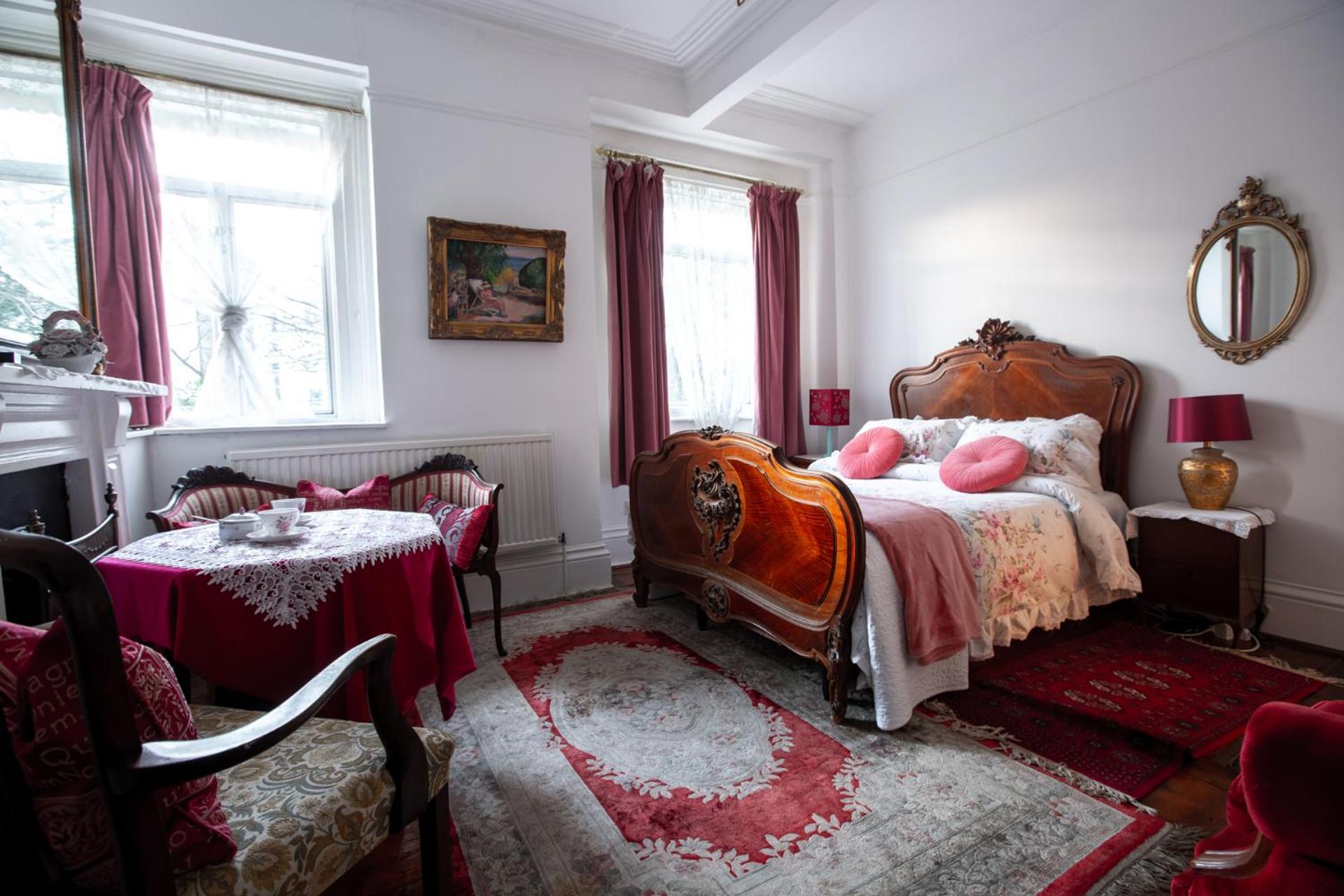 Dawson Place, Juliette's Bed and Breakfast