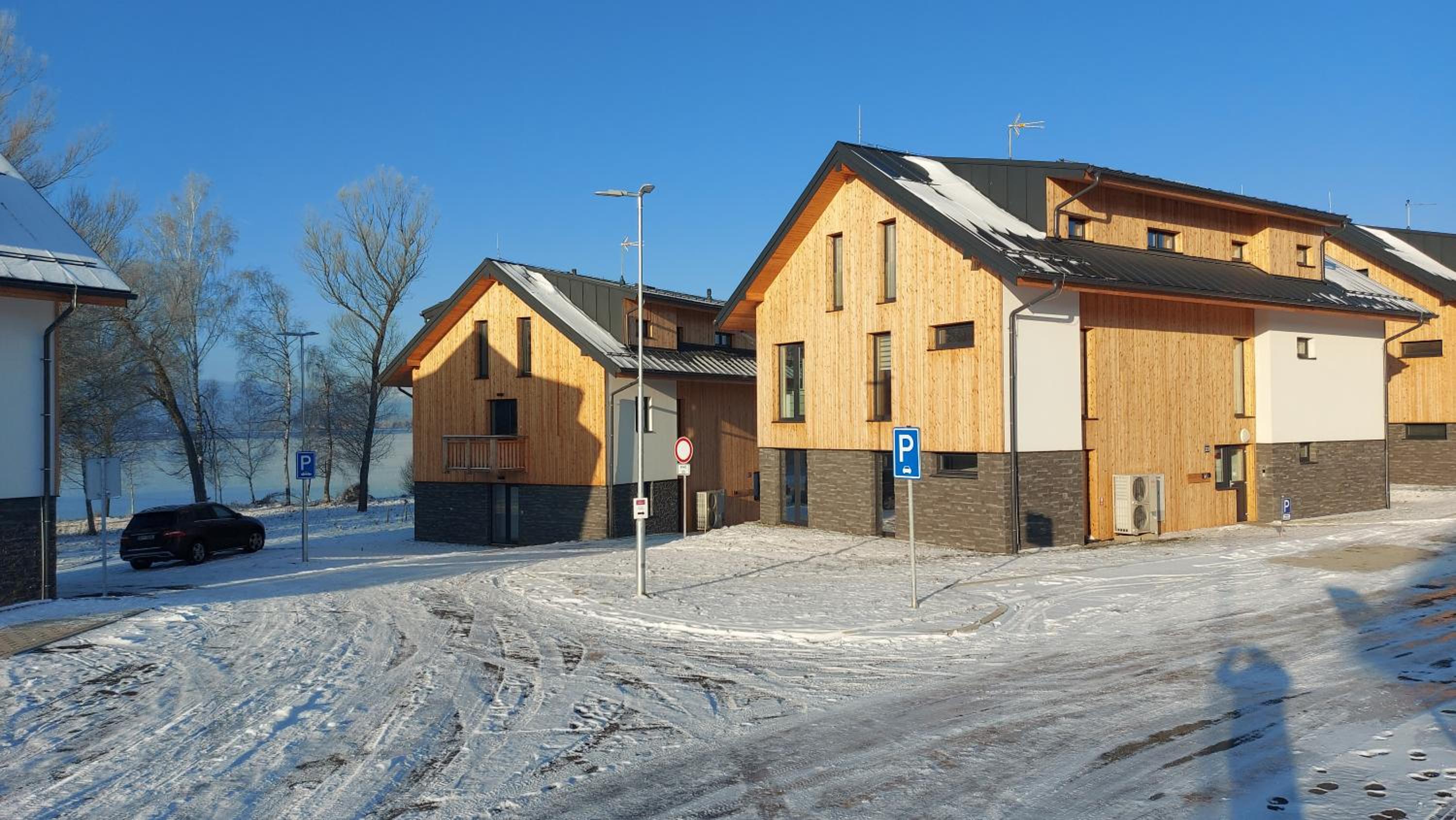 Lipno Apartments BERGMAX, Ski Areál Lipno 16min dojezd - Resort Malé Lipno s terasou a zahrádkou, parking free