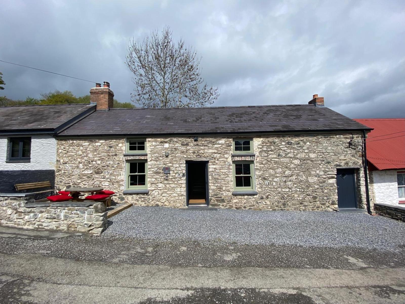 No 2 Dolheulog Aberaeron