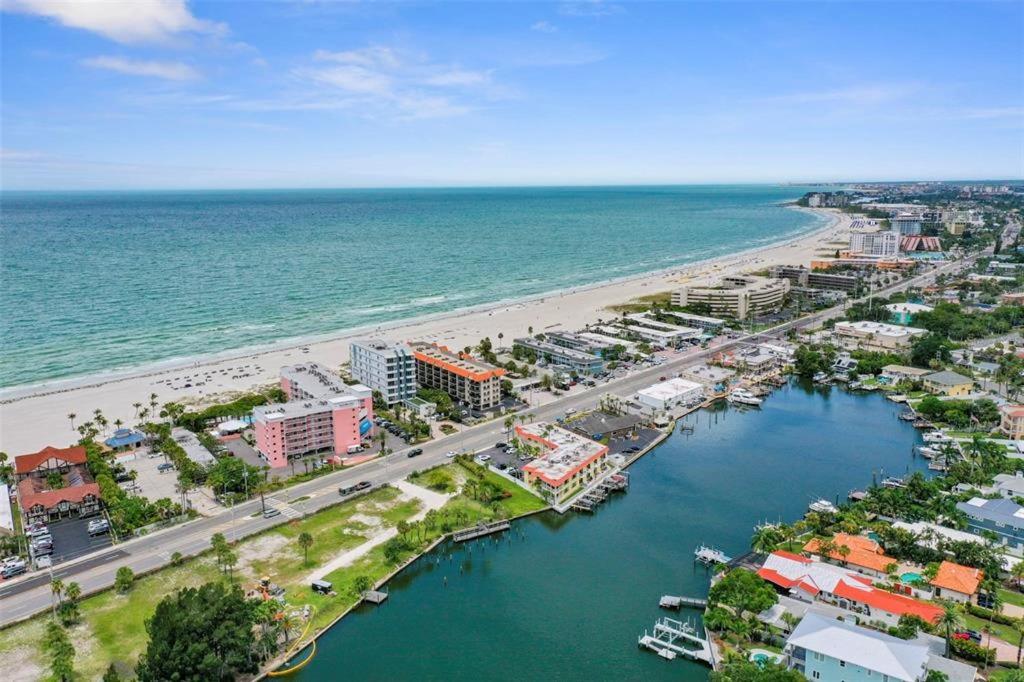 St Pete Beachside Condo 3 view 4