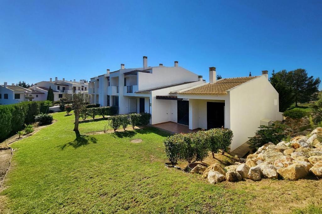 Jaqueline Beach and Golf House view 5