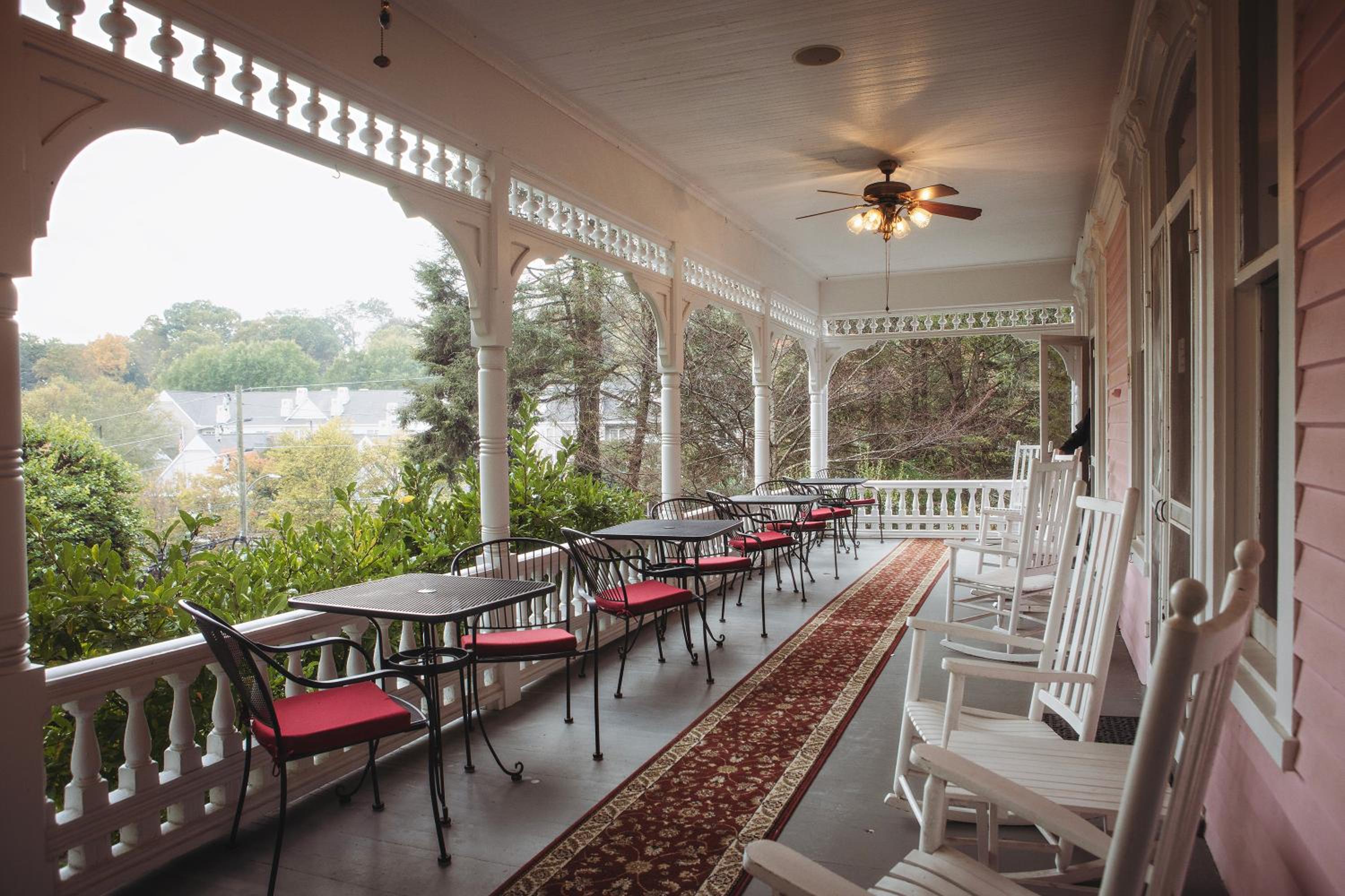Cedar Crest Inn