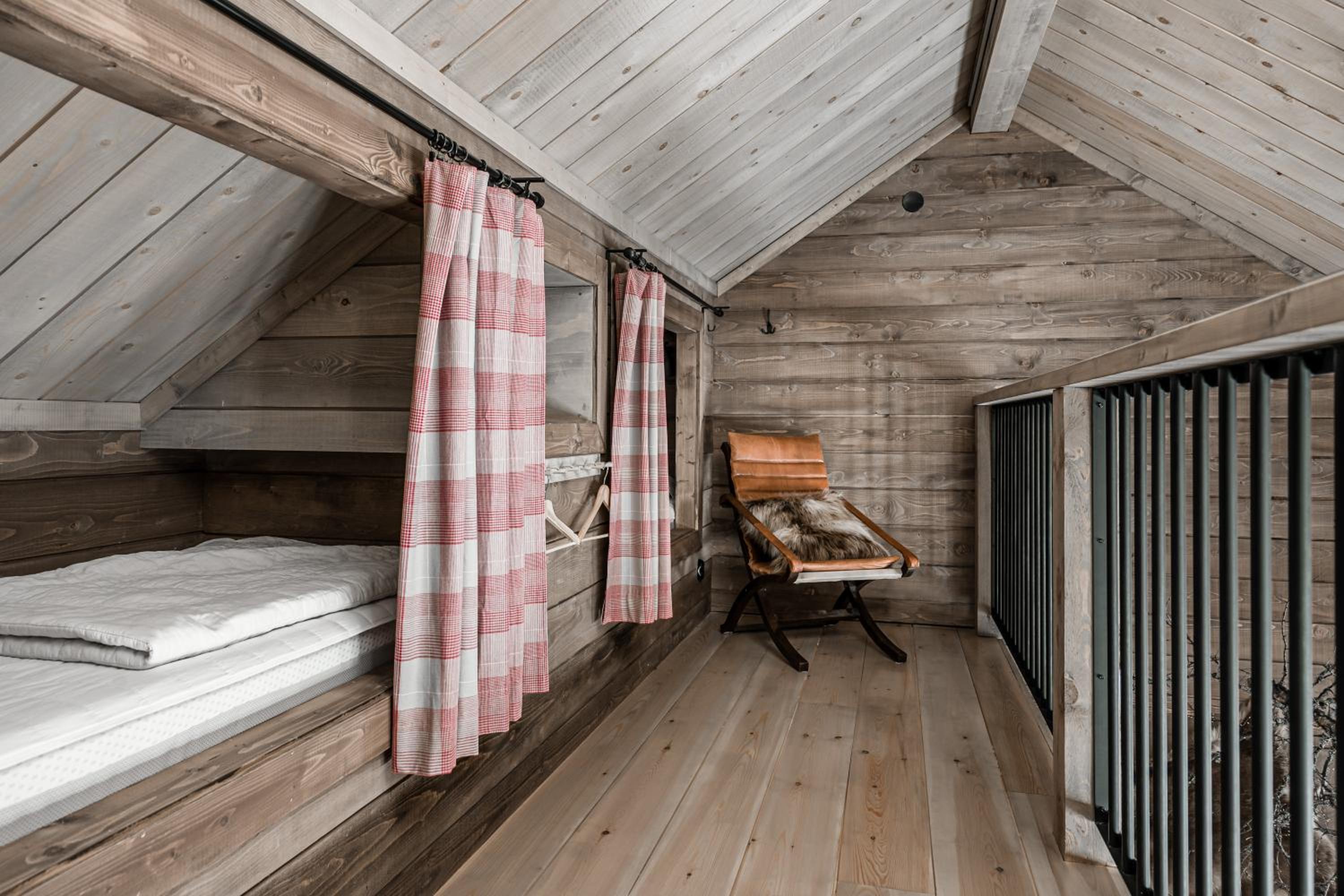 Luxurious cottage with sauna overlooking mountains