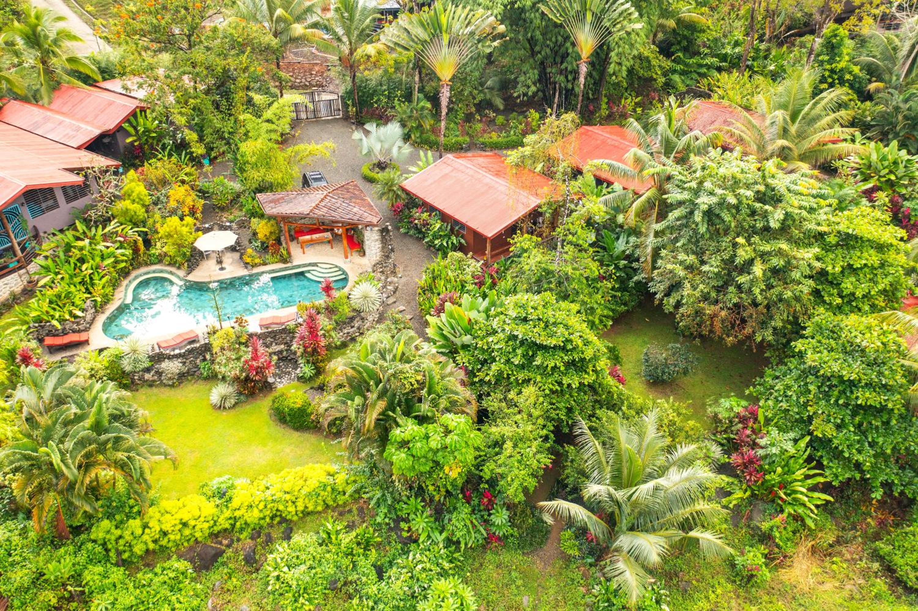 Macaw Villa - Riverfront With A Pool