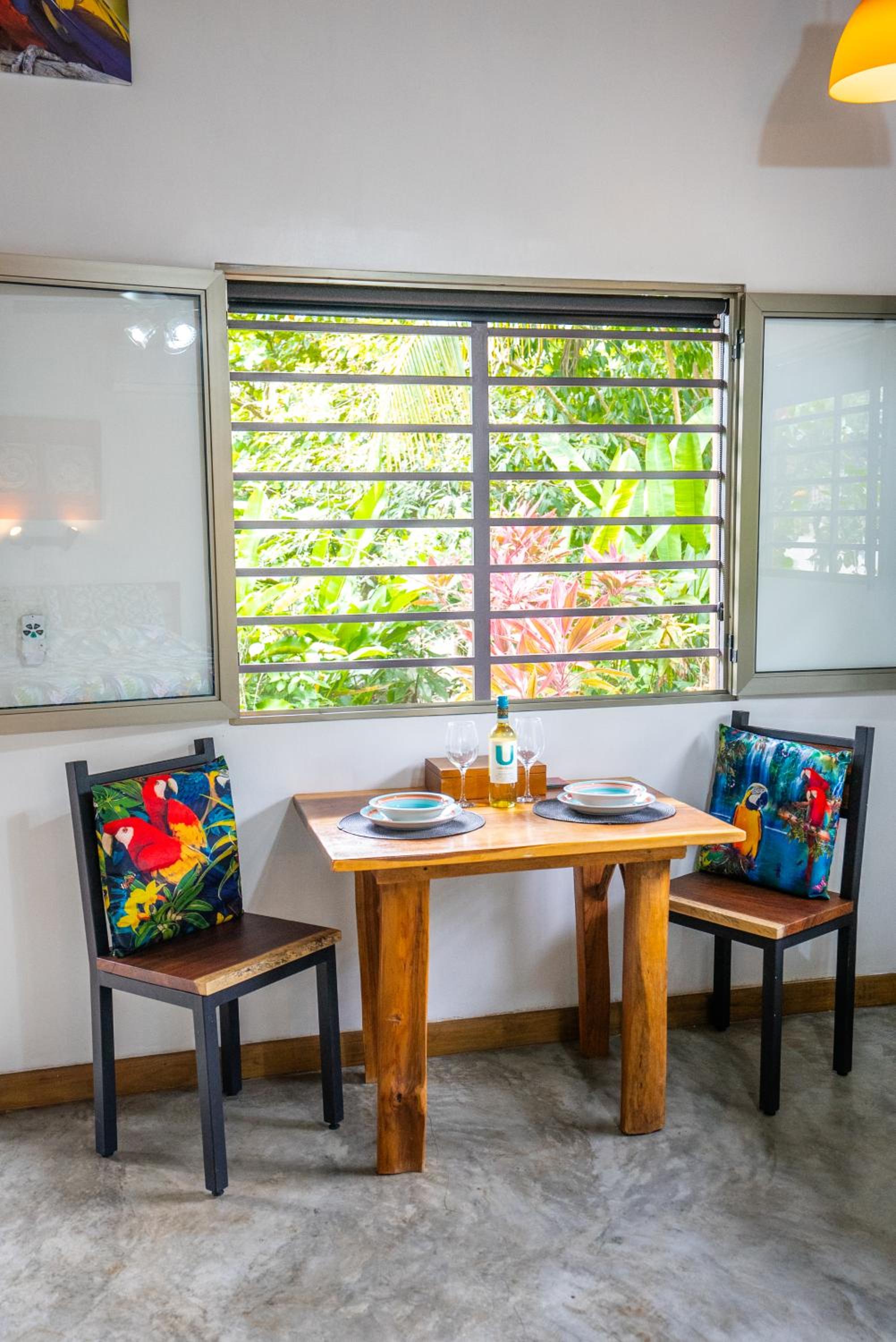 Macaw Villa - Riverfront With A Pool