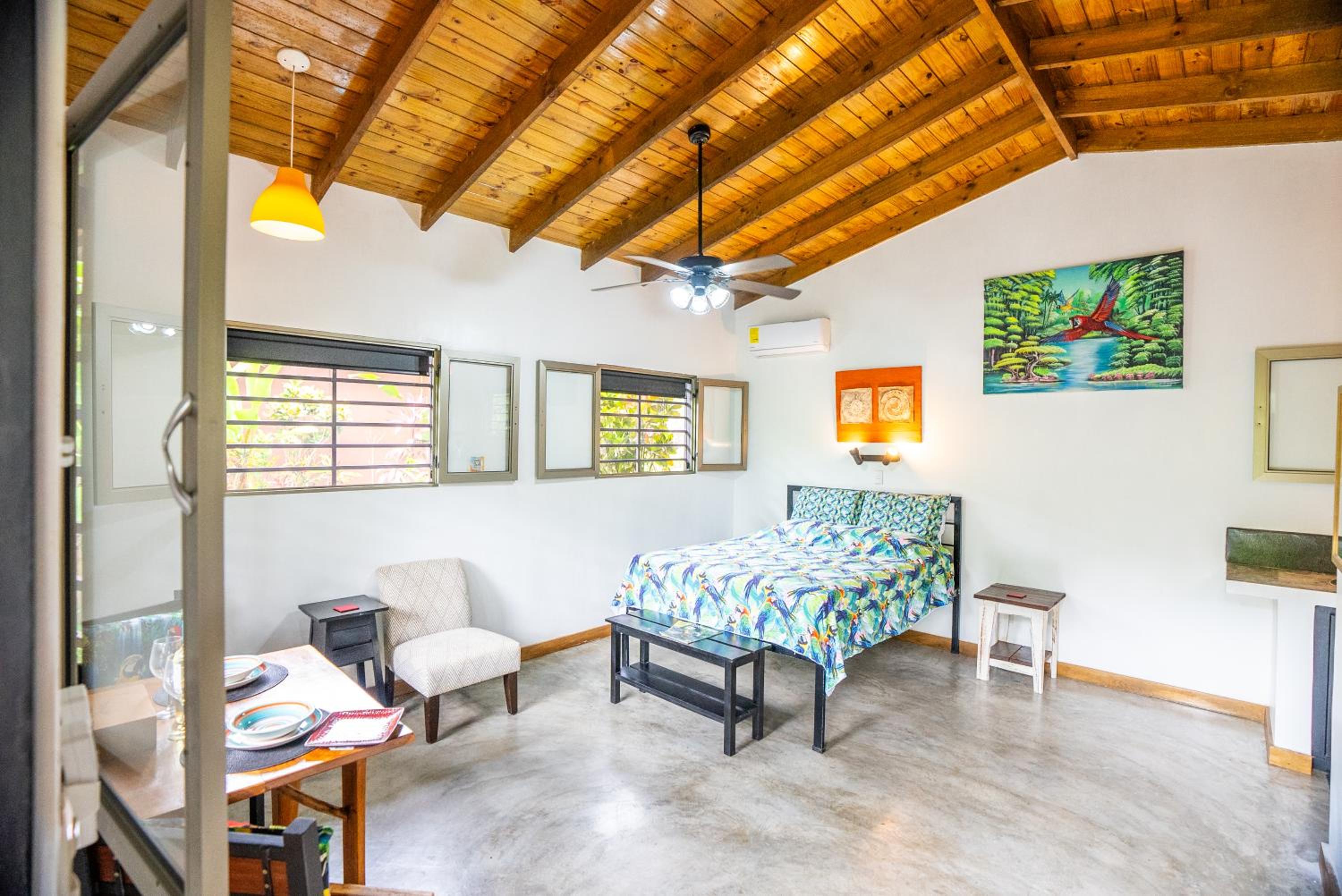 Macaw Villa - Riverfront With A Pool