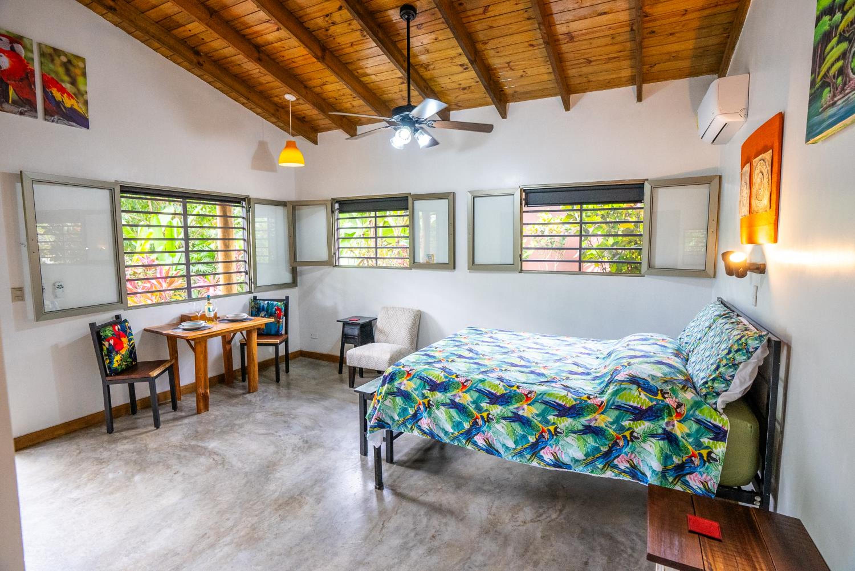 Macaw Villa - Riverfront With A Pool