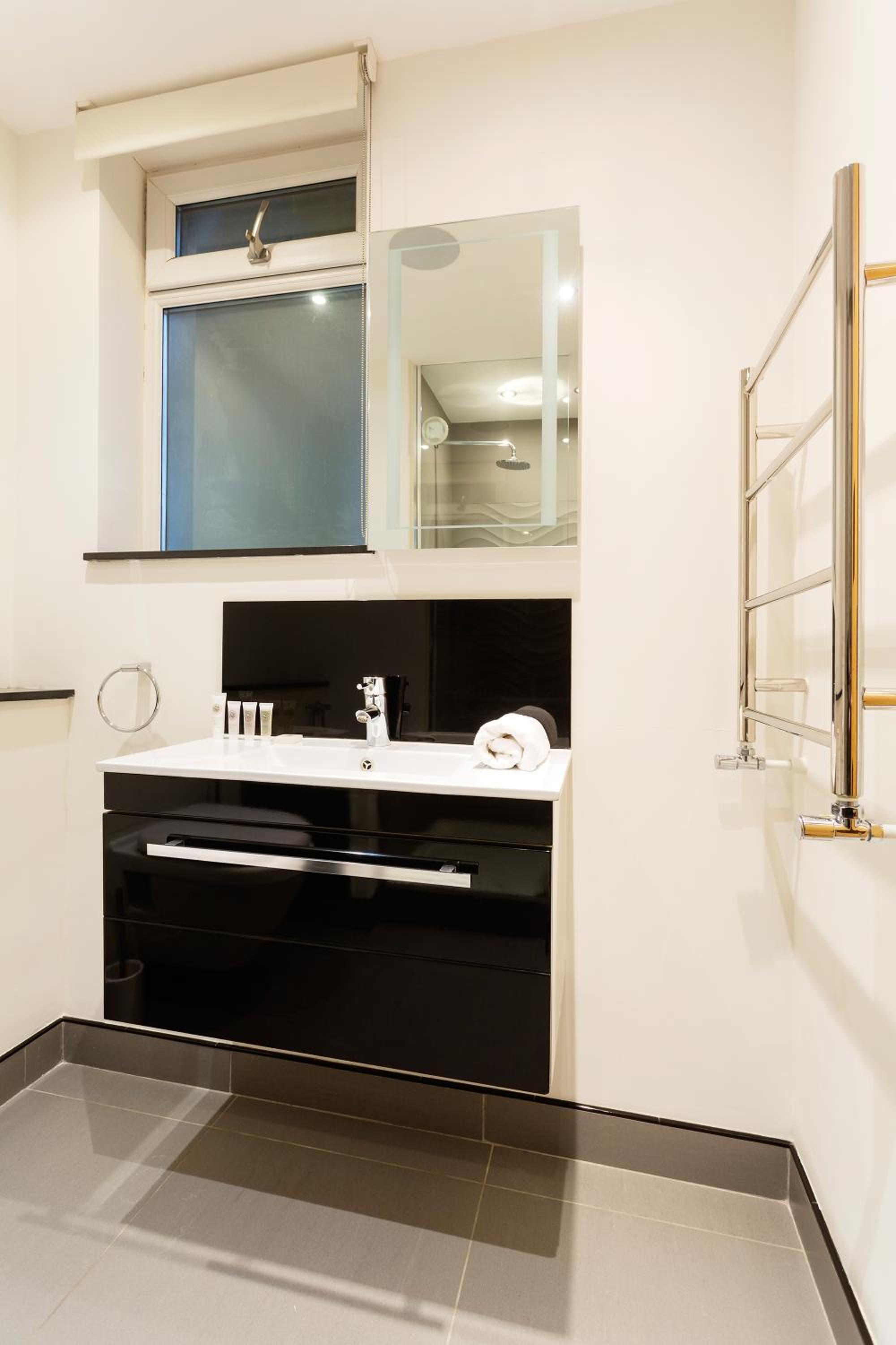 Veeve - Hyde Park Heights