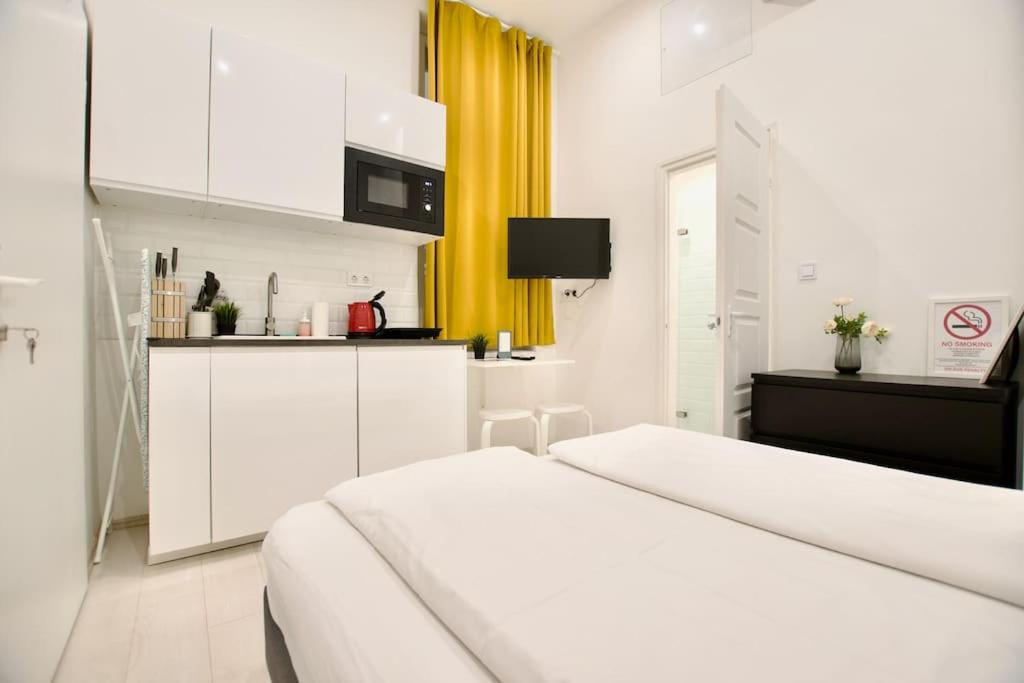 Standard Apartment by Hi5-St. King Mini Studio view 4