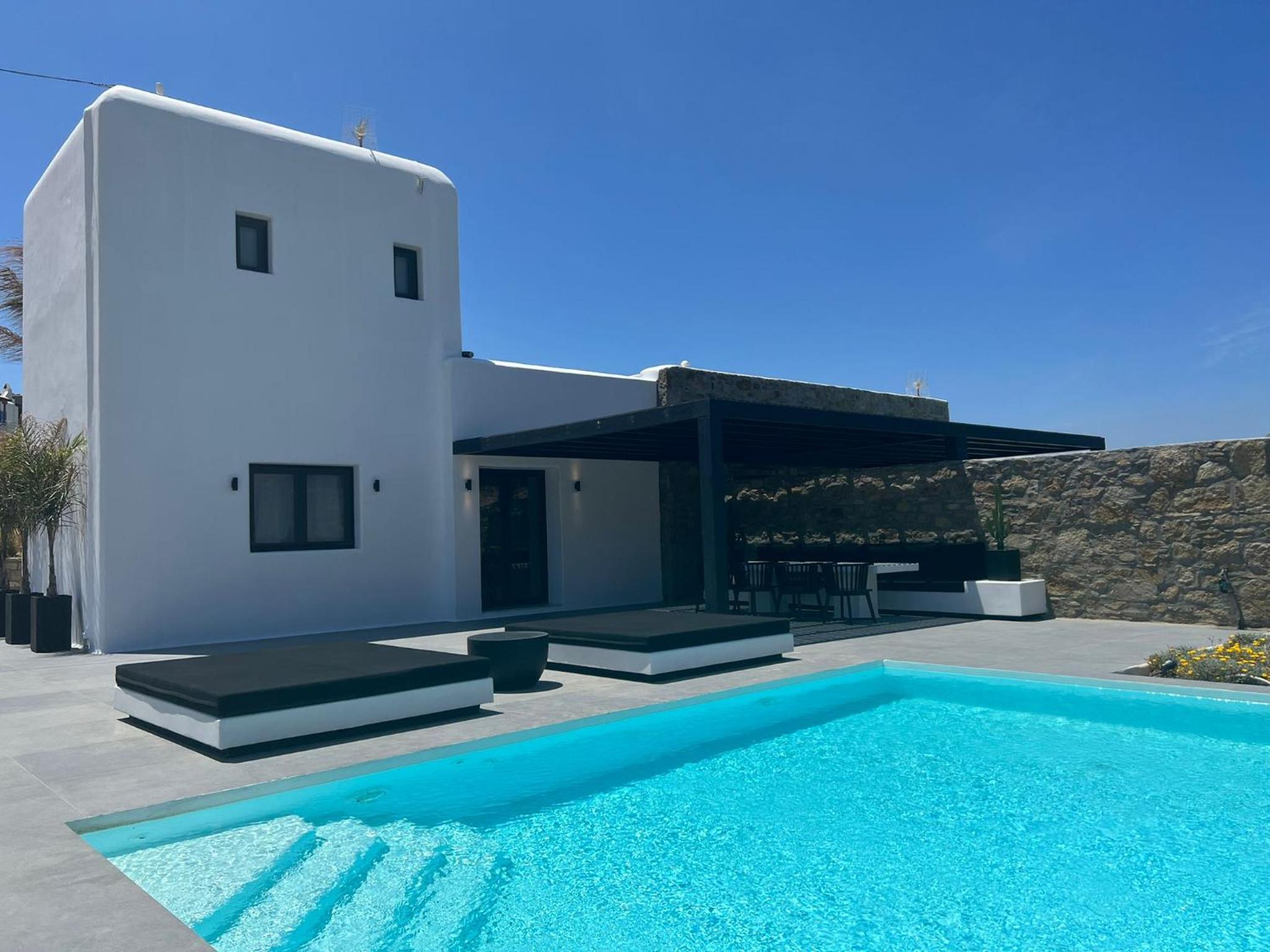 BLACK AND WHITE VILLAS FTELIA - MYKONOS