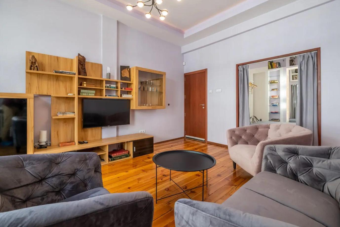 Charming 2BDR Apartment in Historic Center With Parking
