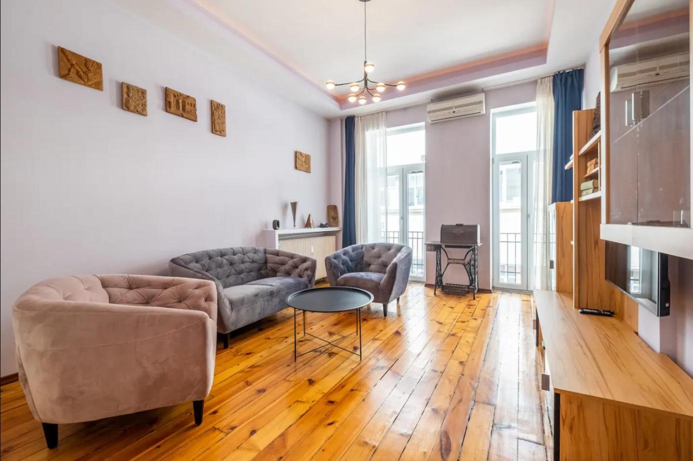 Charming 2BDR Apartment in Historic Center With Parking