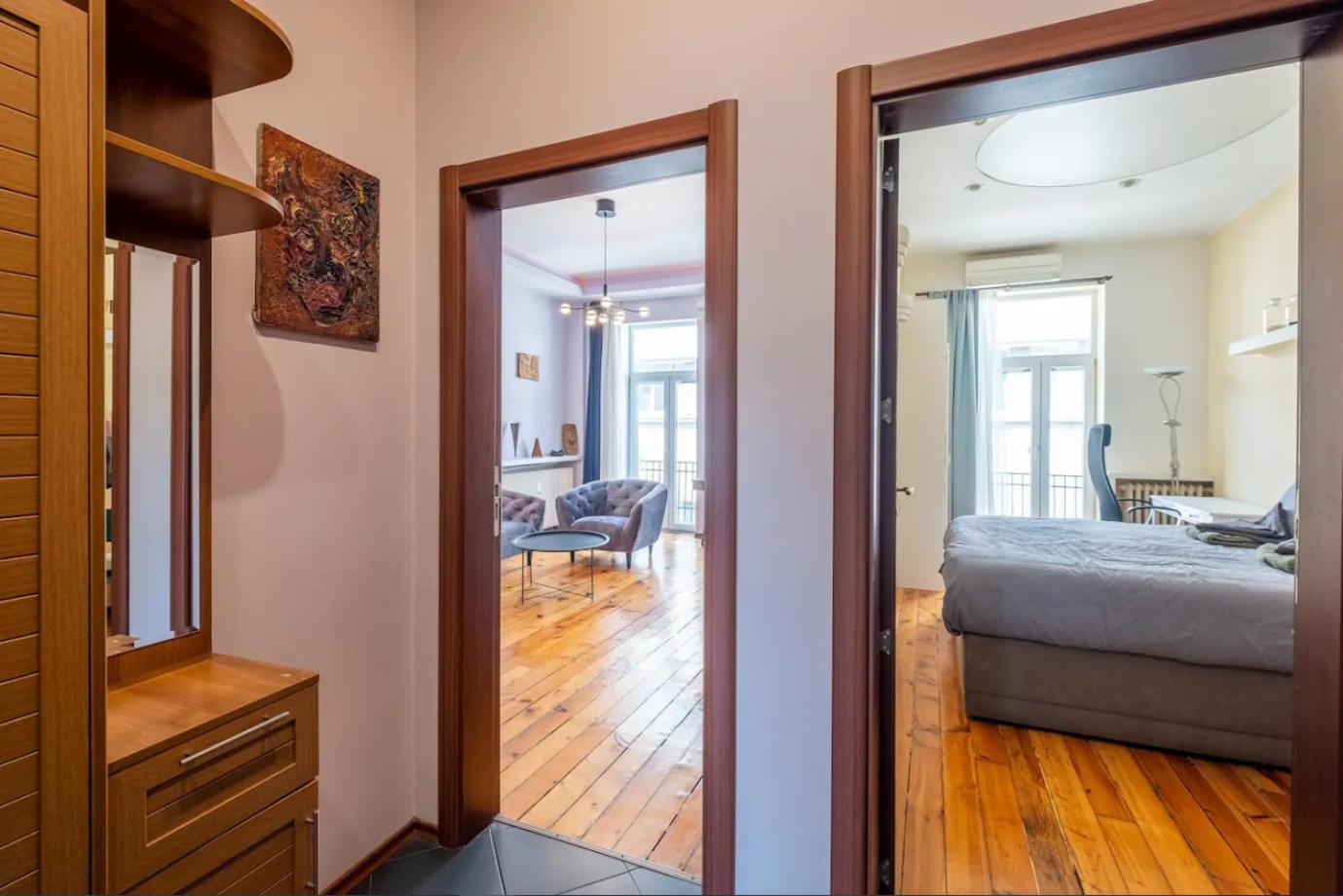 Charming 2BDR Apartment in Historic Center With Parking
