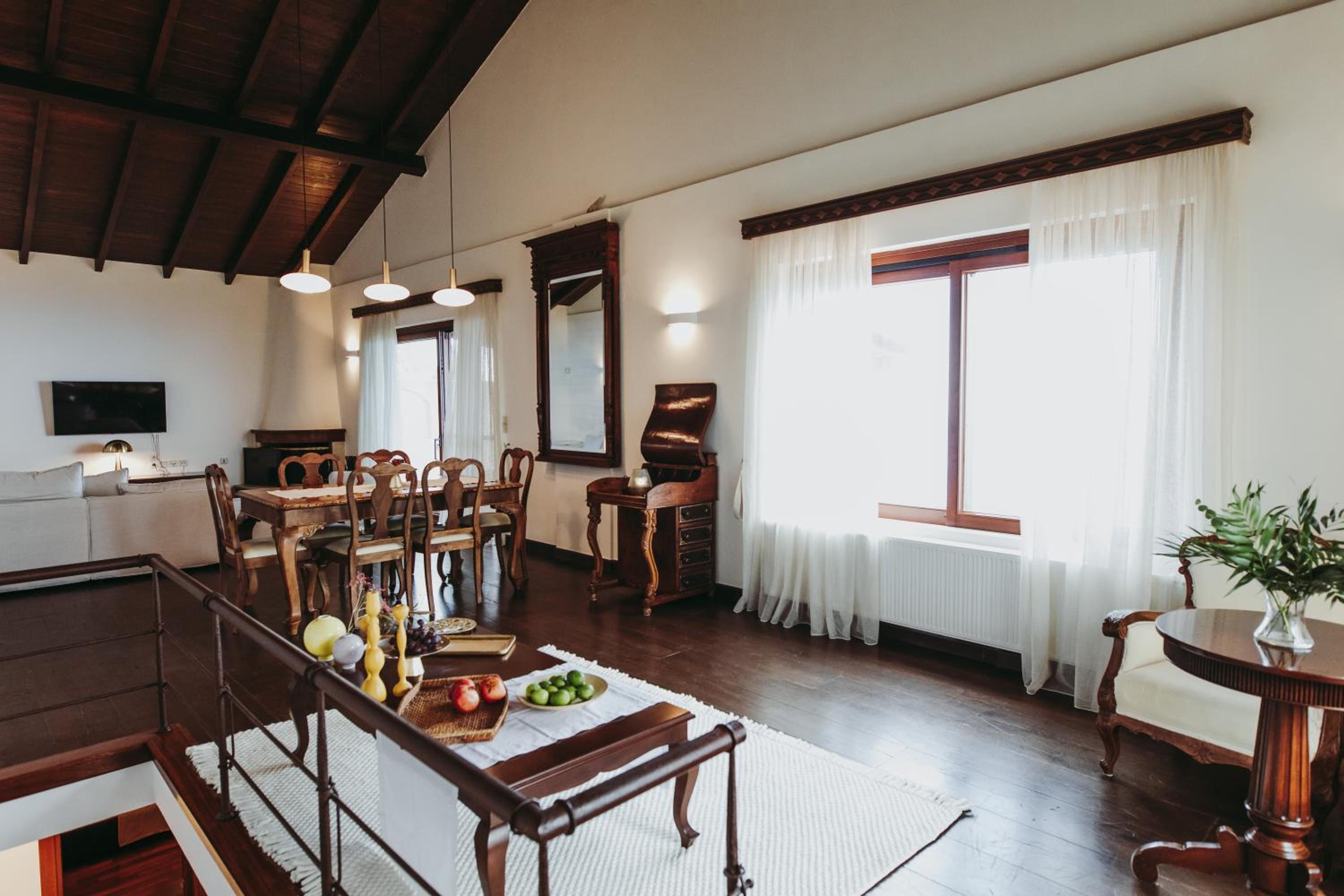 Carmel Villas