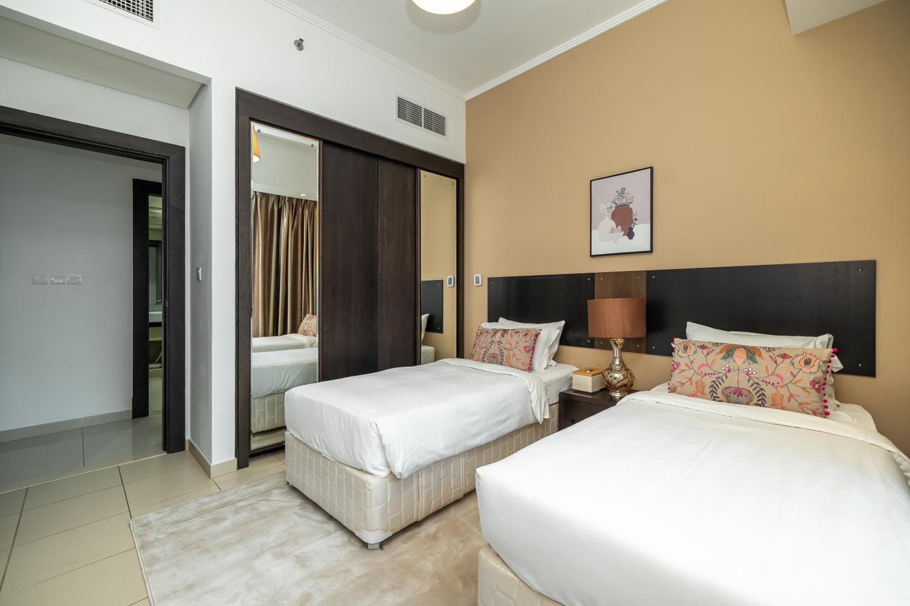 Luton Vacation Homes -Silverene Tower Full marina view ,Dubai Marina A50AB7