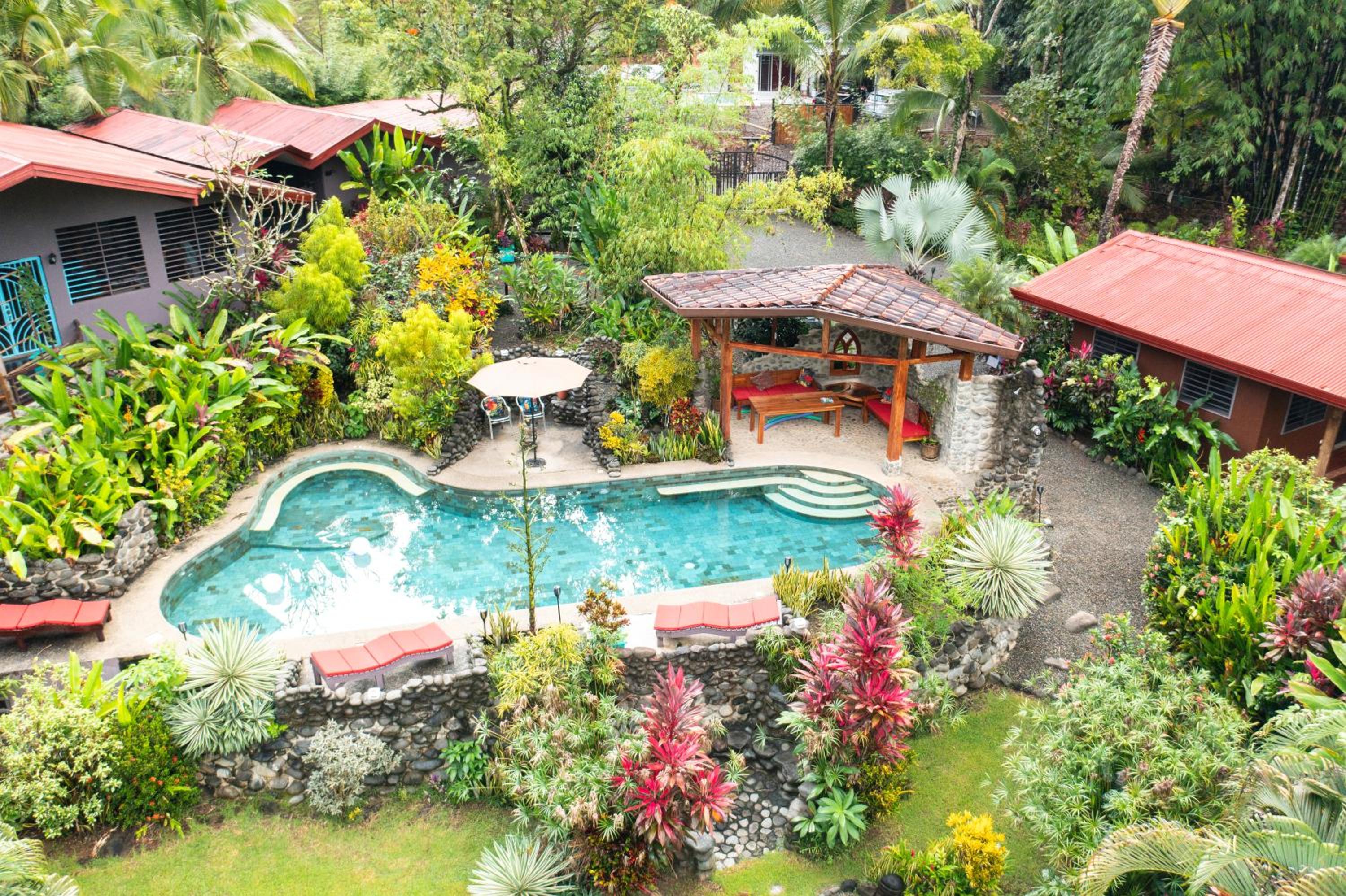 Macaw Villa - Riverfront With A Pool