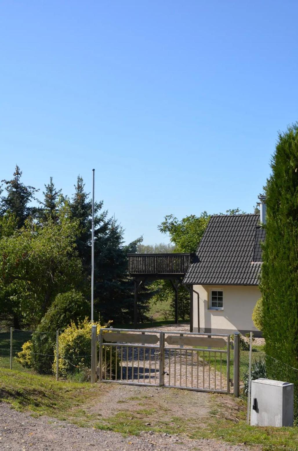 Ruhiges, sehr schönes Haus/Grundstück in Elbnähe.