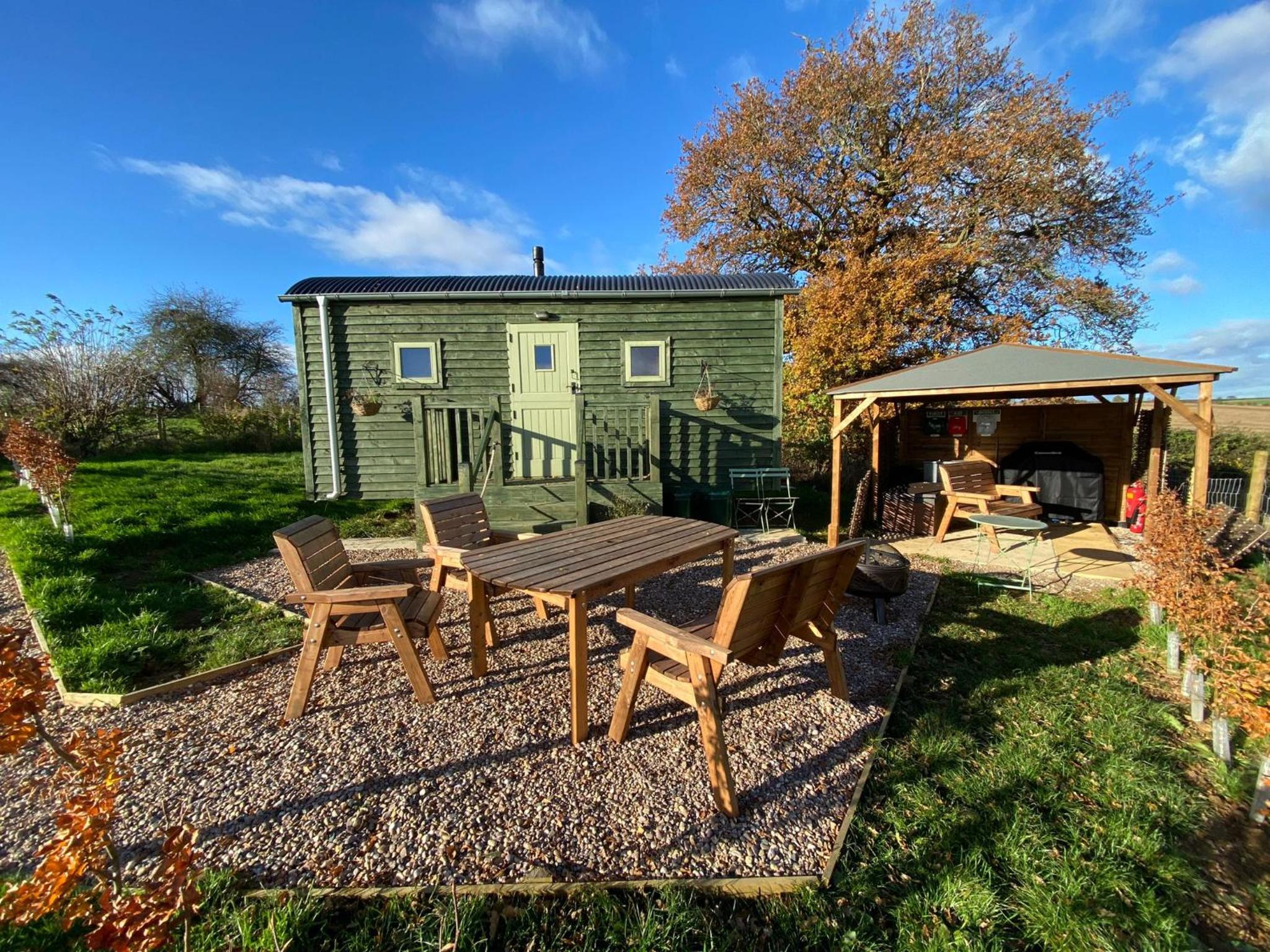 Badger's Den Shepherd's Hut view 2
