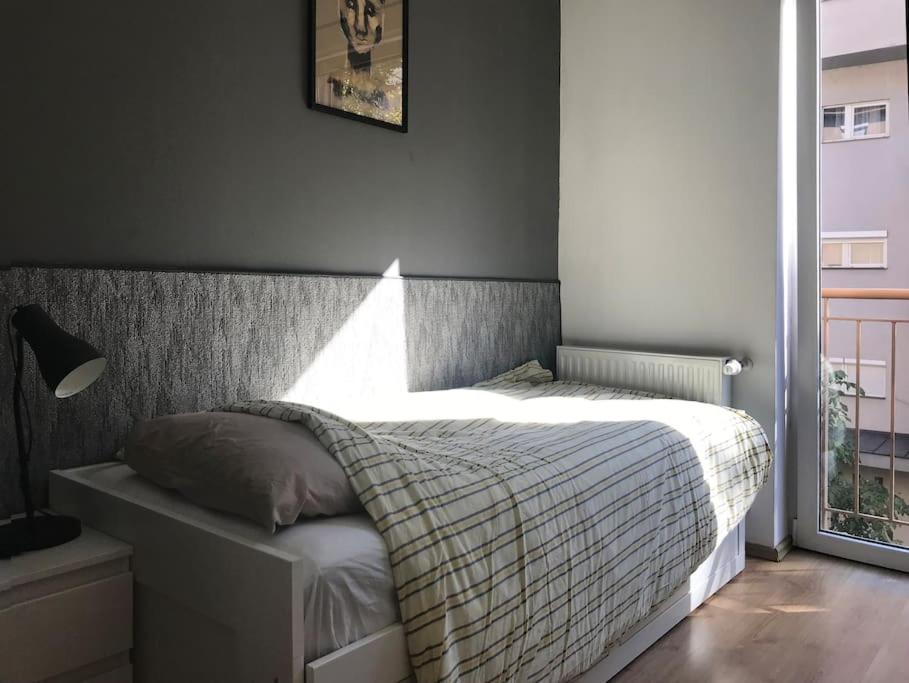 Practical two bedroom APT near Corvin